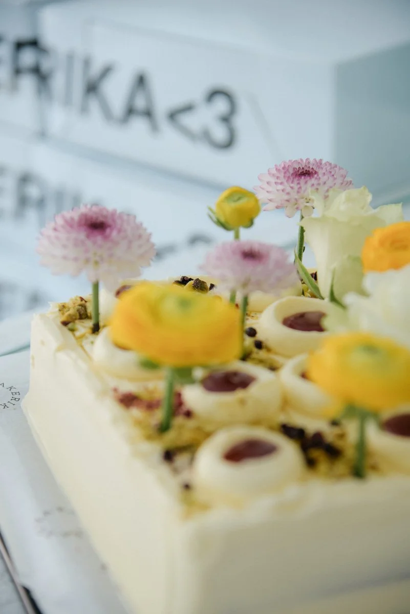 Yrityskuvaus liiketilassa.