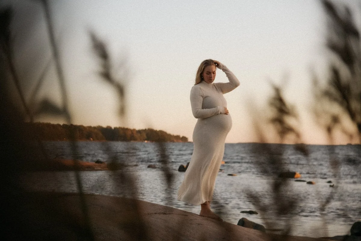 Odotusajankuvaus rauhallisessa luontomiljöössä.