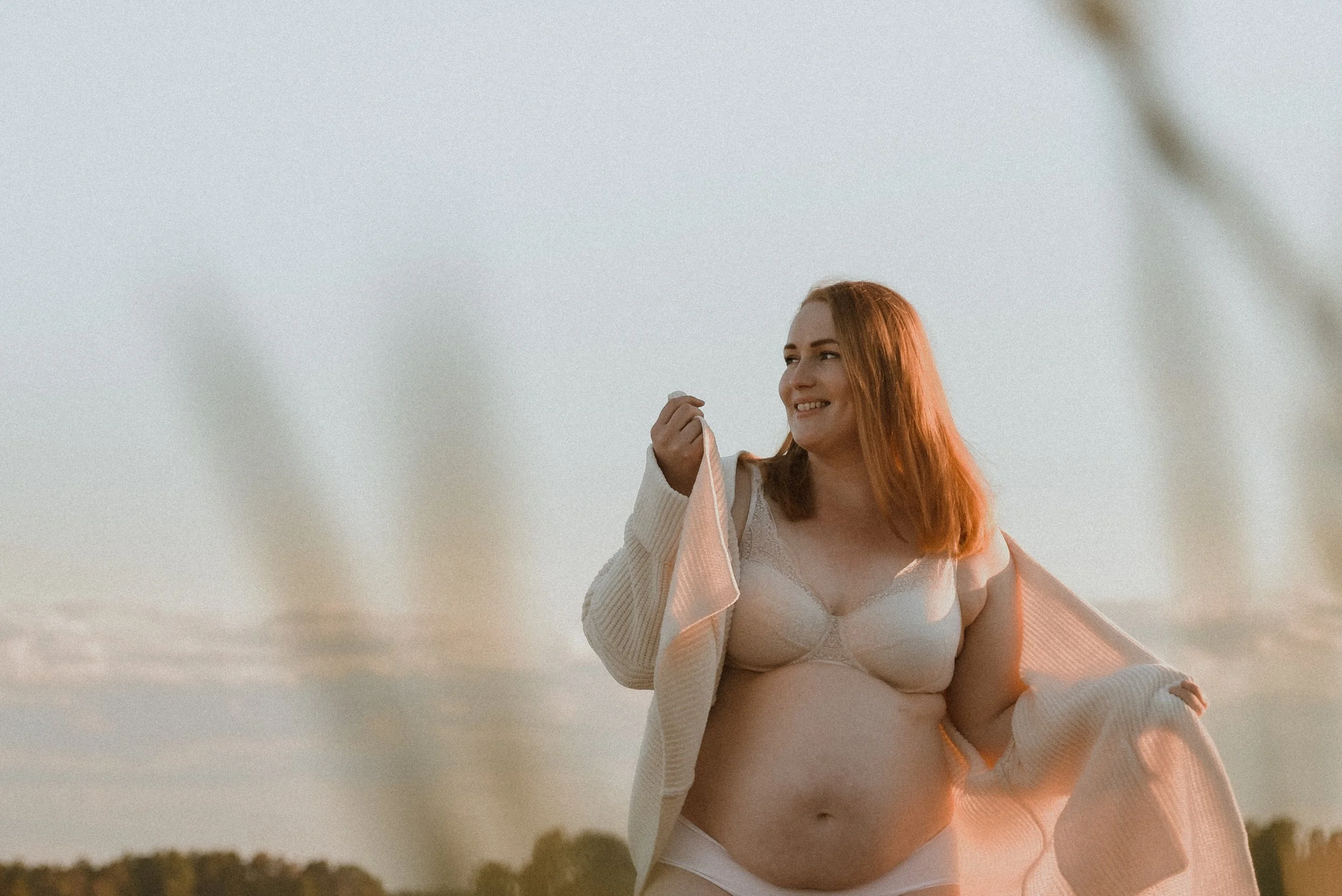 Valoisa odotusajankuva luonnonhelmassa.