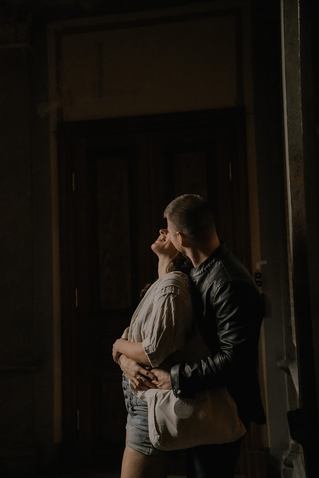 Pariskunnan intiimi muotokuva. Rakkauskuvaus Espoo.