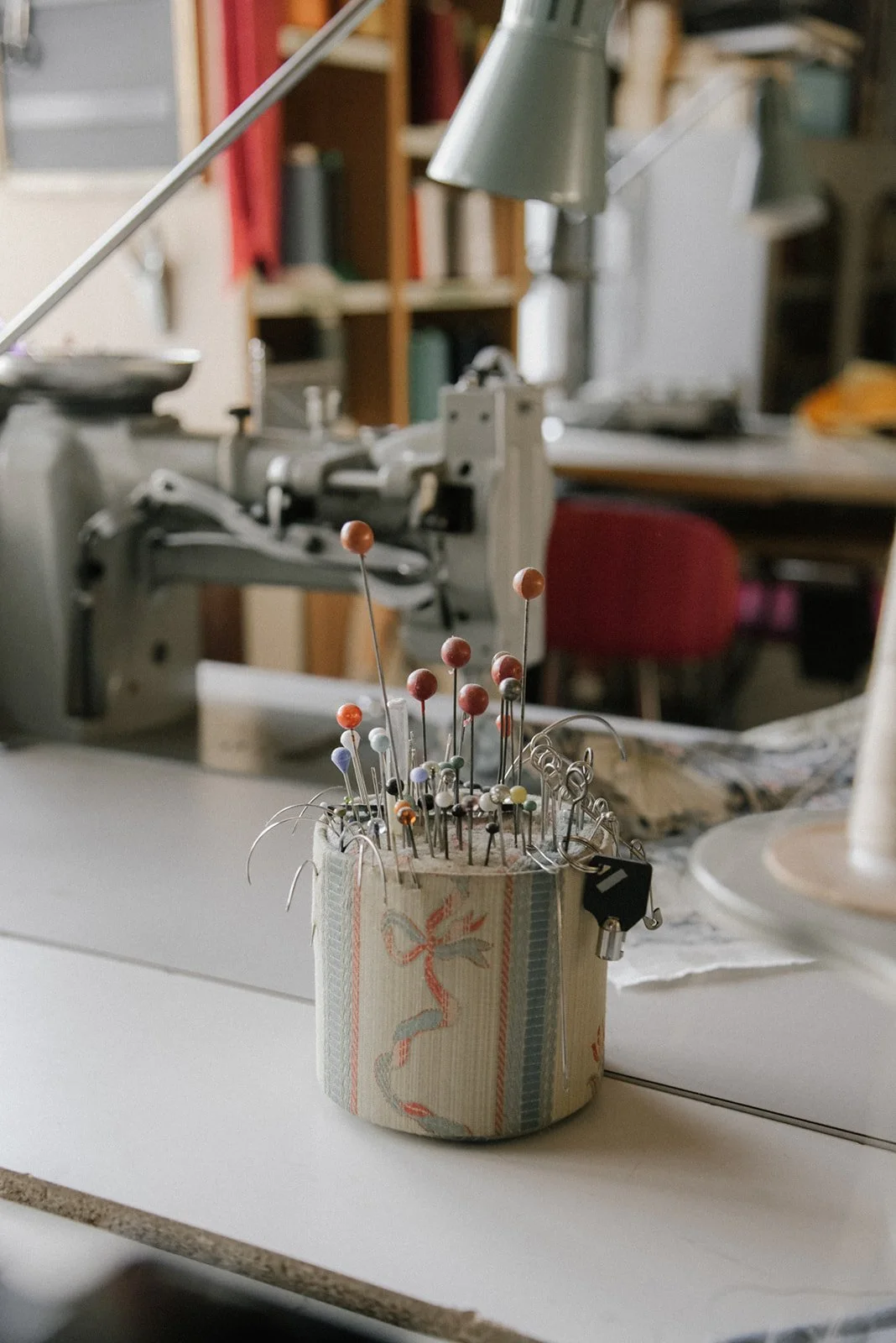 Verhoiluliike Eklundin yrityskuvaukset liiketilassa. Kuvassa työvälineitä.