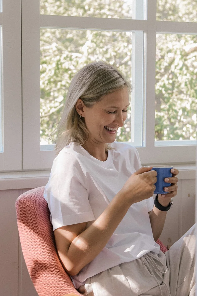 Iloinen henkilökuva Neam Societyn yrittäjästä.