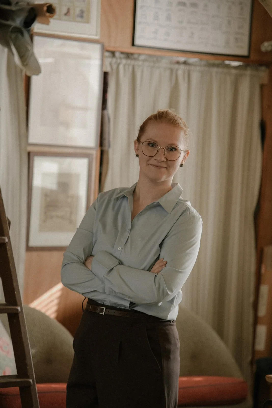 Henkilökuva Verhoiluliike Eklundin yrittäjästä. Kuvannut yrityskuvaaja Heidi Väisänen.