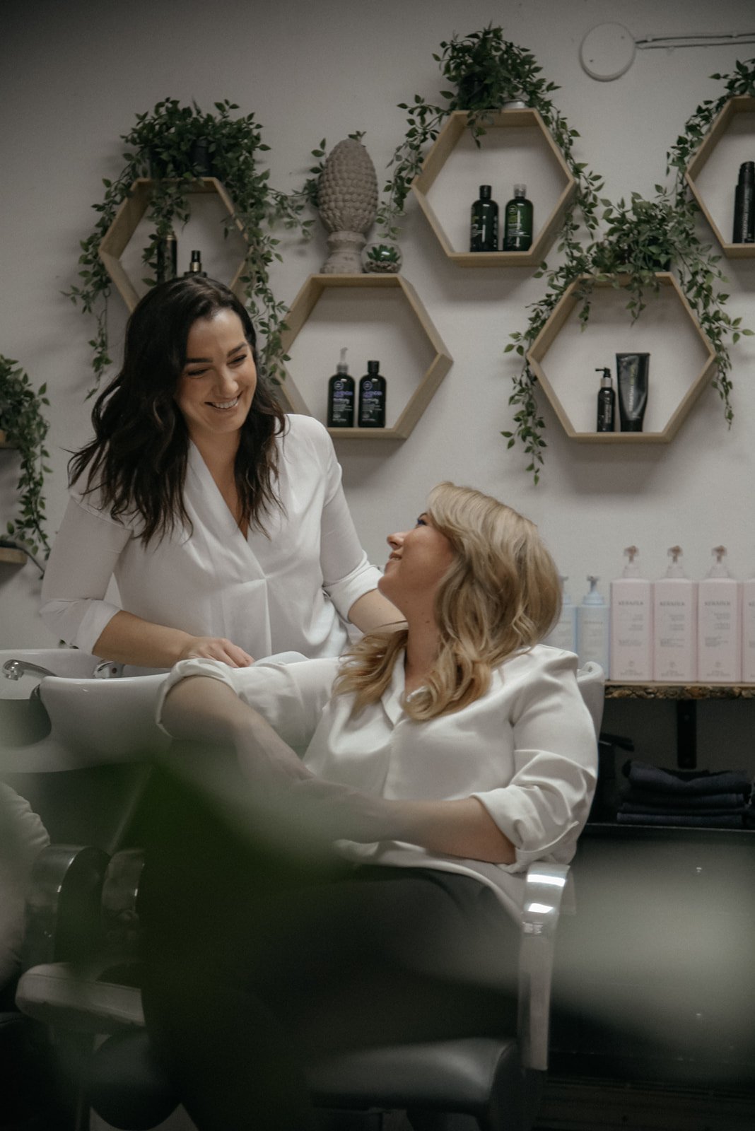 Hykken kampaajat brändikuvauksissa.