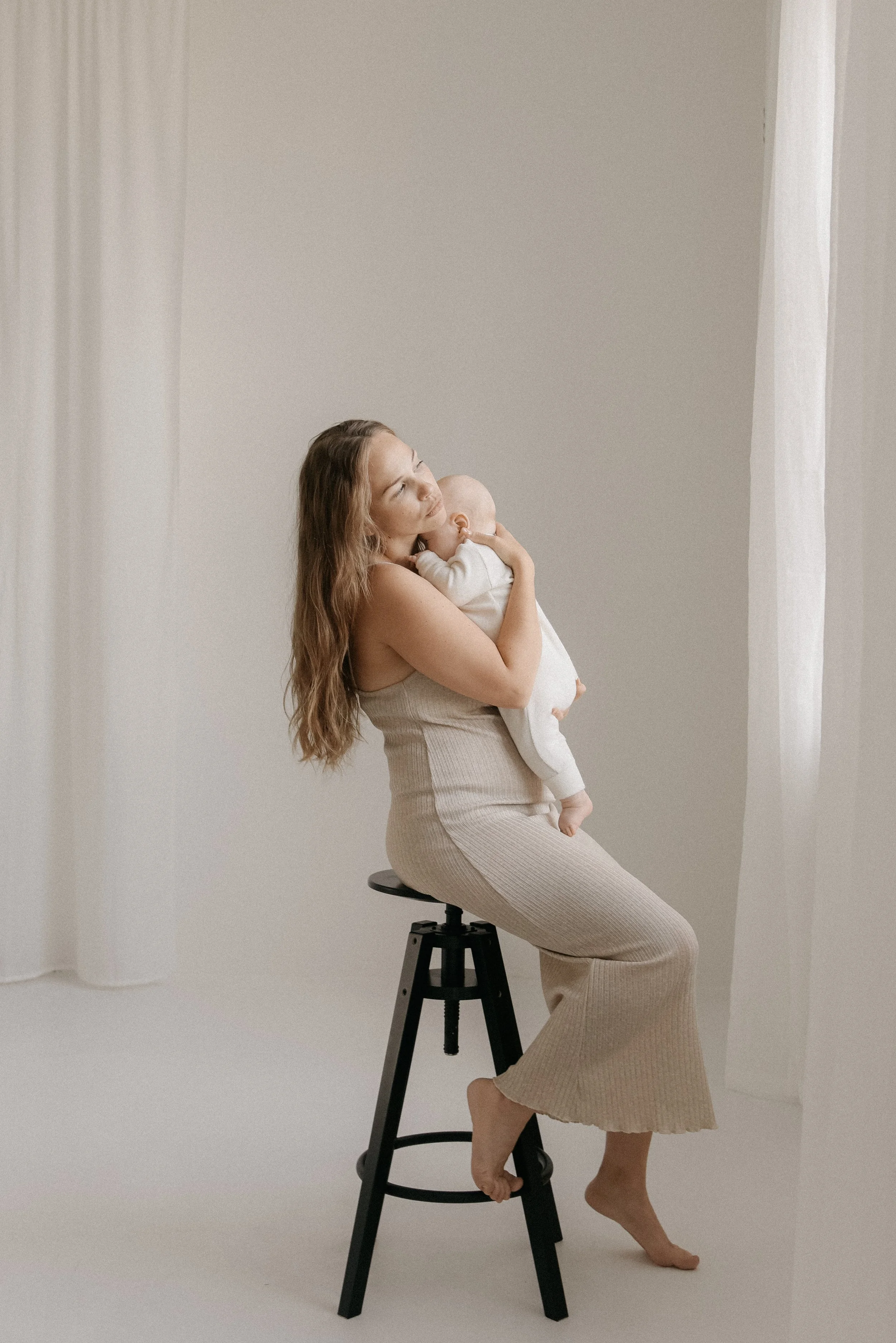 Harmoninen studio toimii hyvänä miljöönä äiti- ja lapsikuville.