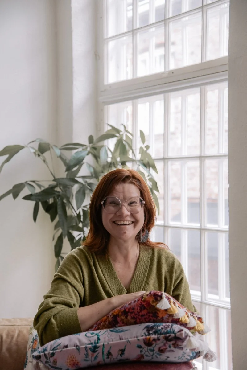 Henkilökuva yrittäjä Virve Taljavirtasta. Kuvannut brändikuvaaja Heidi Väisänen.