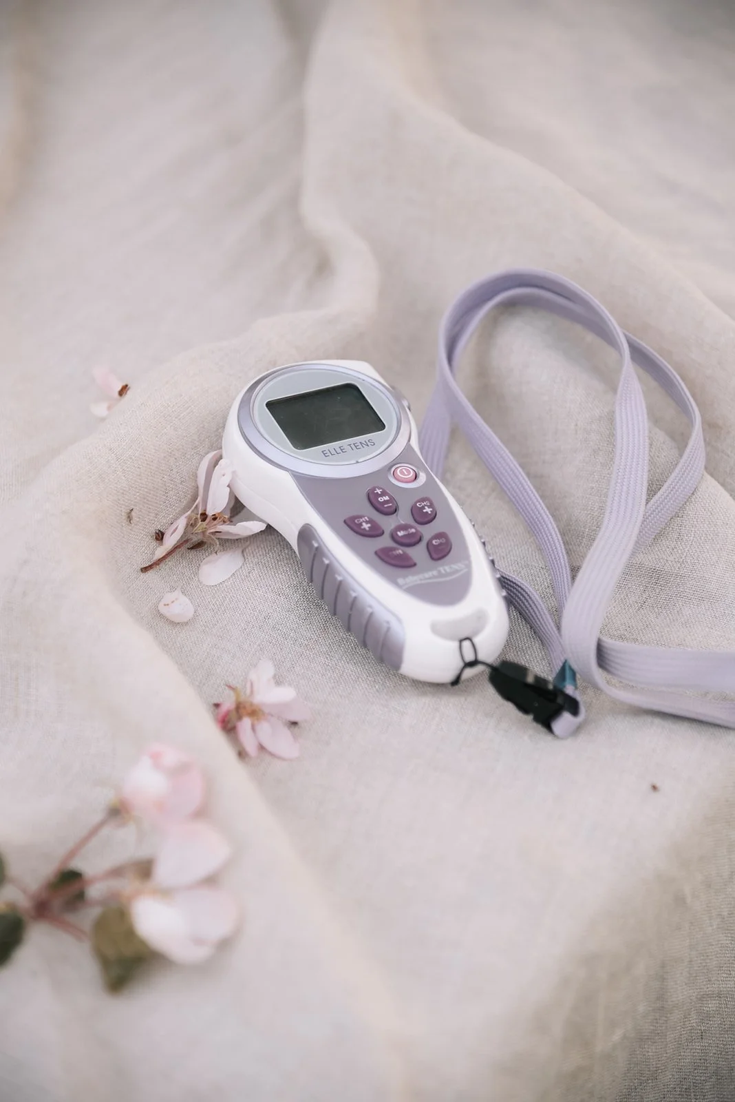 Vaalea tuotekuva doulan työvälineestä.