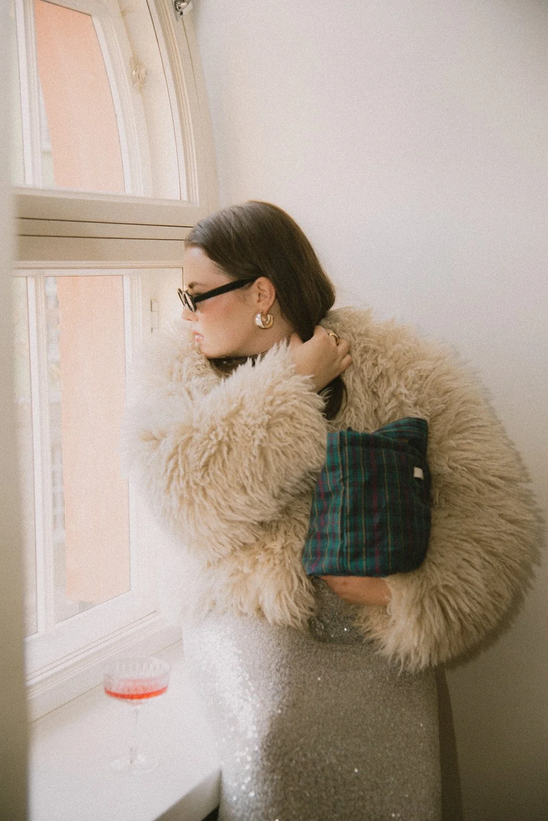 Yrittäjä vihreä kassi kainalossaan. Helsingissä järjestetty brändikuvaus Edlalle.