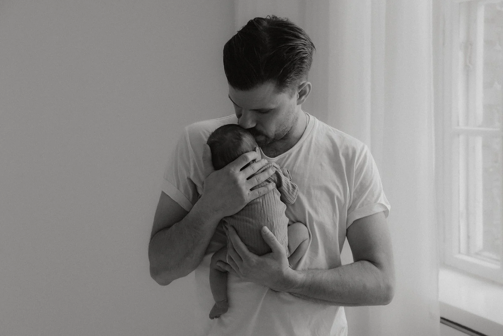 Vastasyntyneen kuvaus valokuvaaja Heidi Väisäsen studiolla Keravan Saviossa.