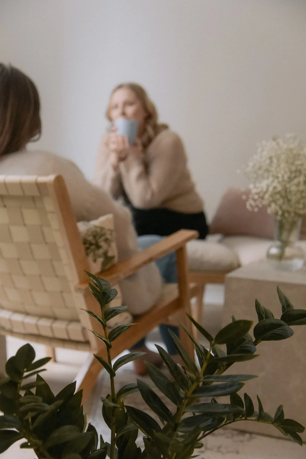 Brändikuvaus doula Jutta Alaselle. Asiakas doulan vastaanotolla.