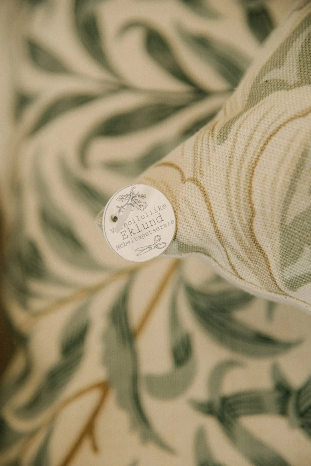 Vaalea ja harmoninen Verhoiluliike Eklundin tuotekuva.