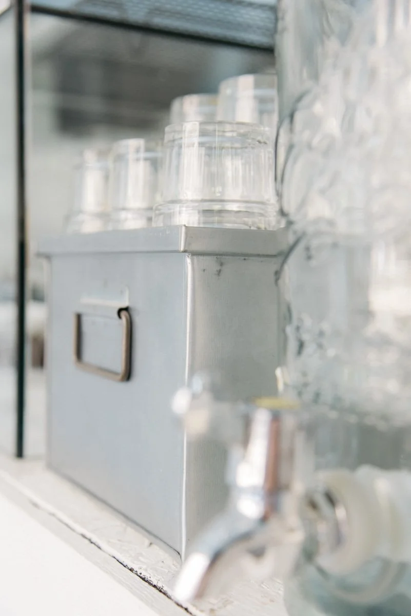 Vaalea ja harmoninen brändikuva.