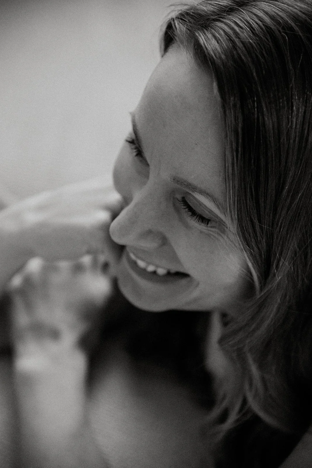 Hyvinvointivalmentajan muotokuva lähikuvassa.