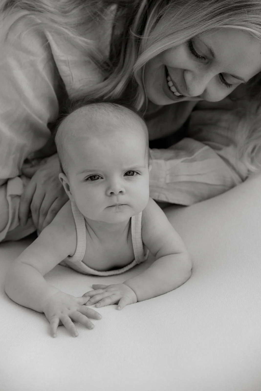 Äiti- ja lapsikuvaus Keravalla harmonisessa studiossa.