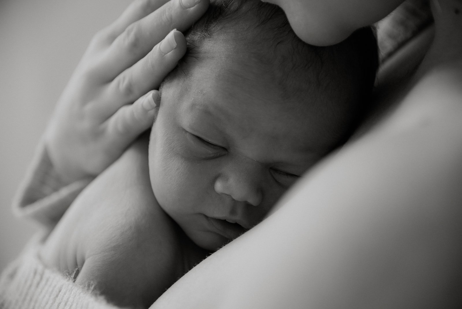 Vauvan ensi hetket. Kuvan on ottanut vauvakuvaaja Heidi Väisänen.