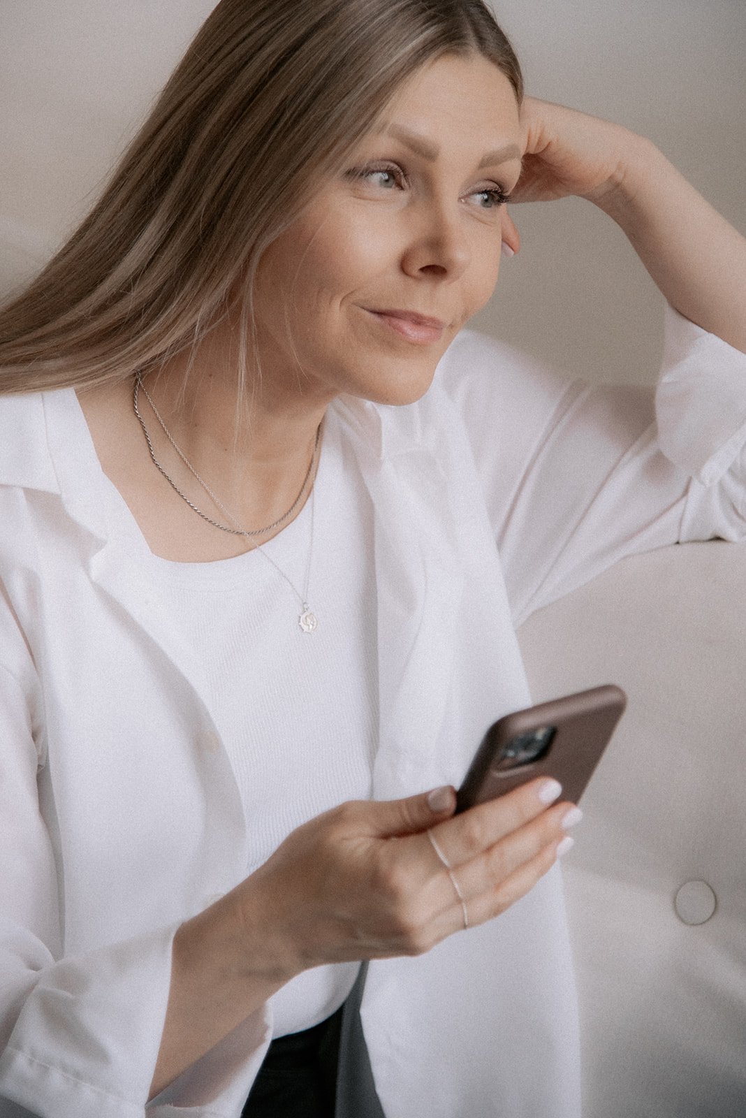 Henkilökuva Heartiven yrittäjästä Terhi Lahdesta. Kuvannut yrityskuvaaja Heidi Väisänen.