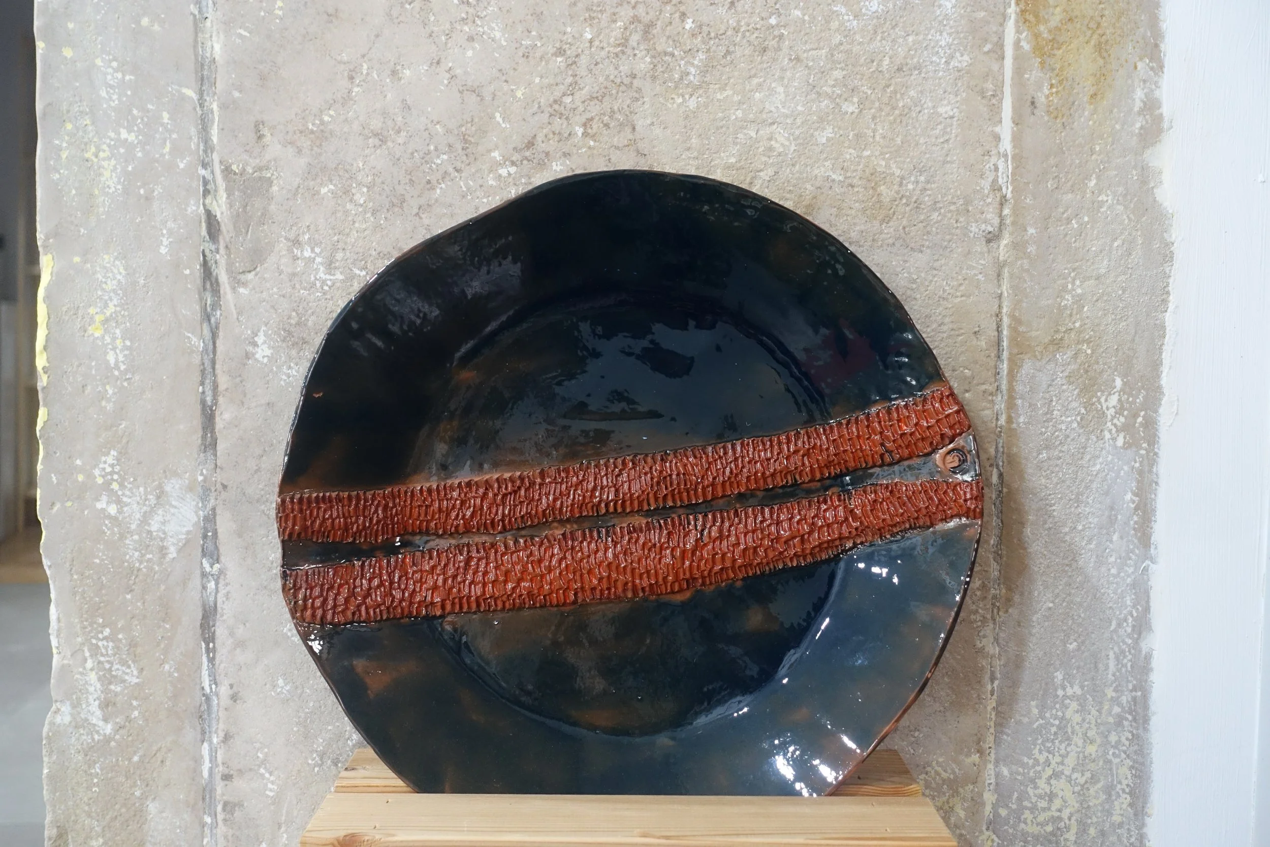 Prato em cerâmica de Monique Moors