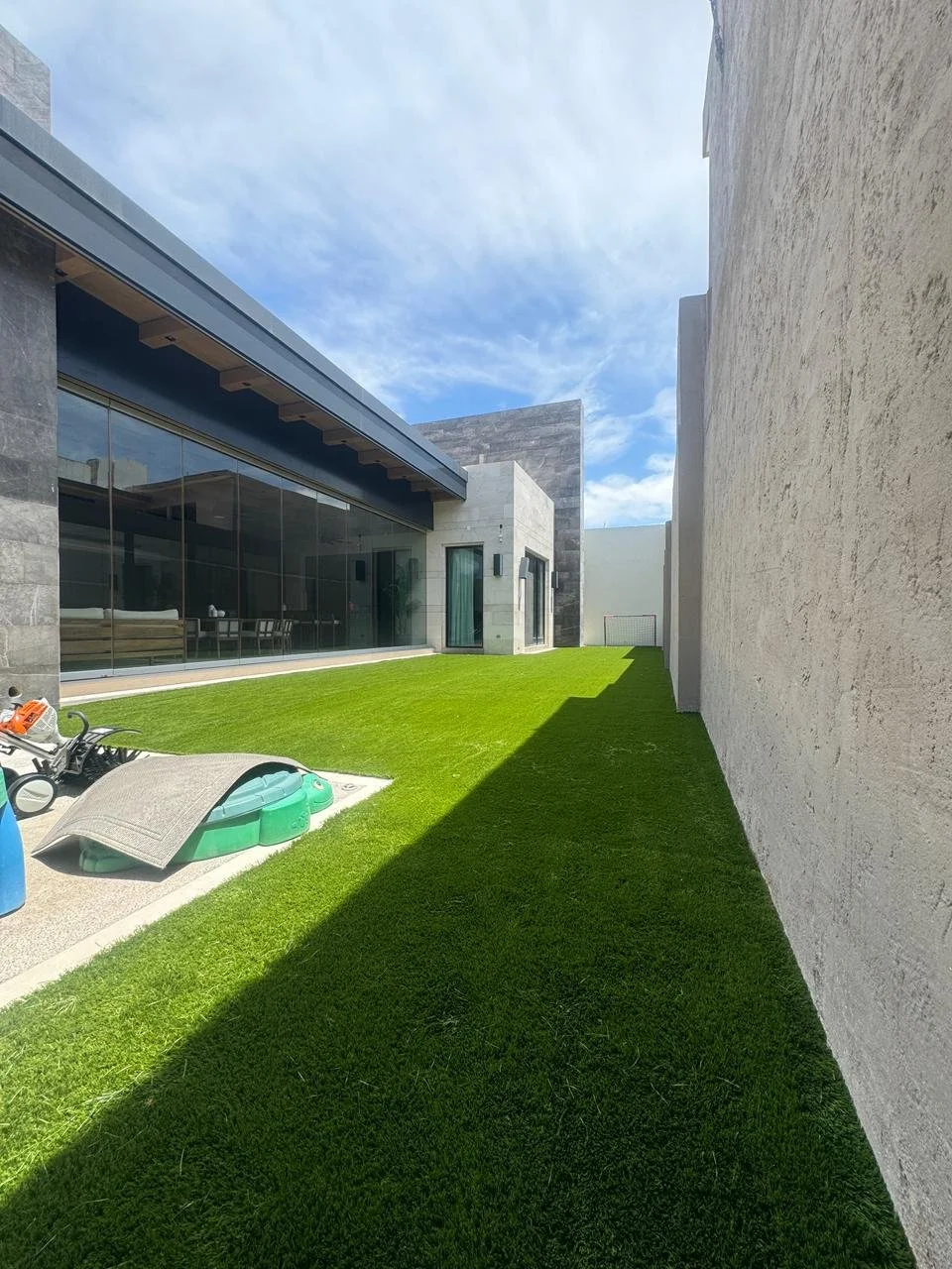 Proyecto: Emerald 60 - Instalación de pasto sintético en Colonia Ampliación los Ángeles, Torreón