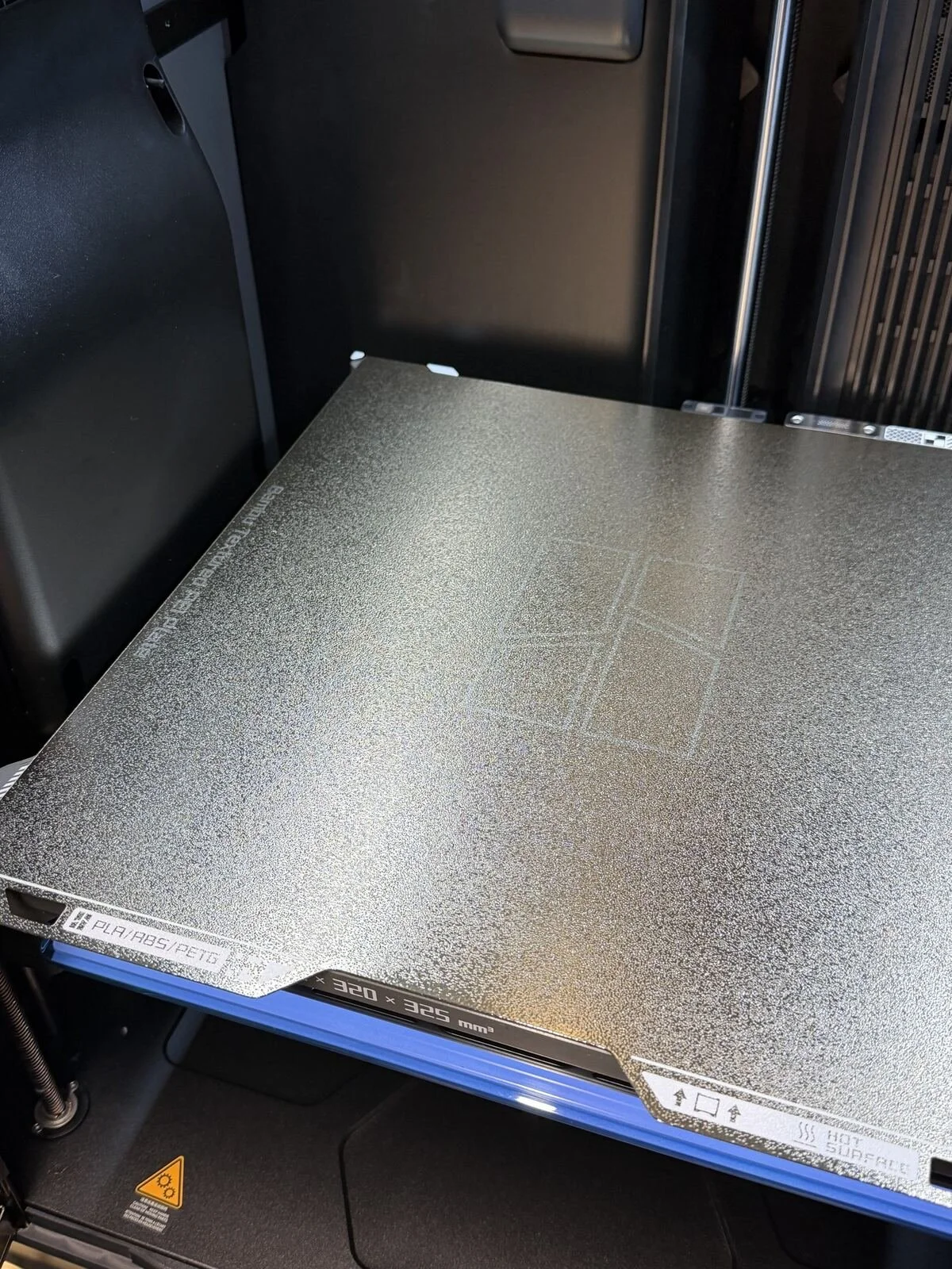 Leeres Druckbett eines Bambu Lab 3D-Druckers bei AL-3D-Printing