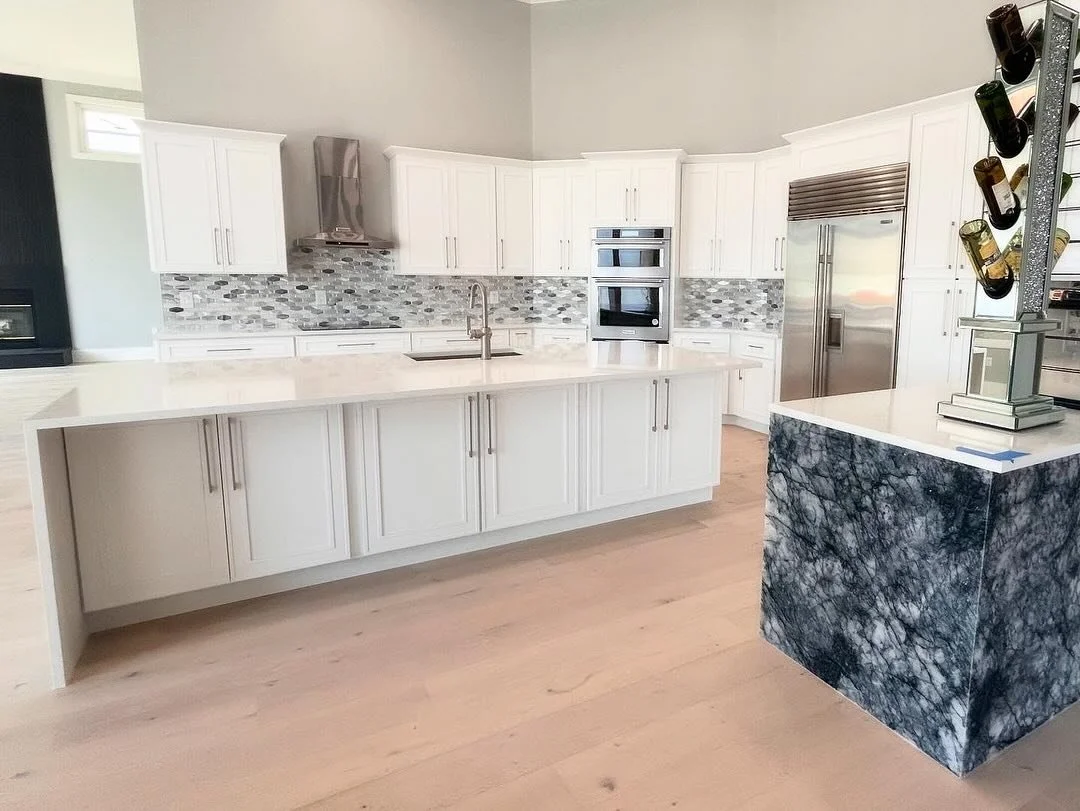 This complete home remodel got a sharp new look. Craftsman shaker cabinets, quartz countertops, all new appliances, and a  modern backsplash to modernize this beautiful home in The Oaks in Osprey