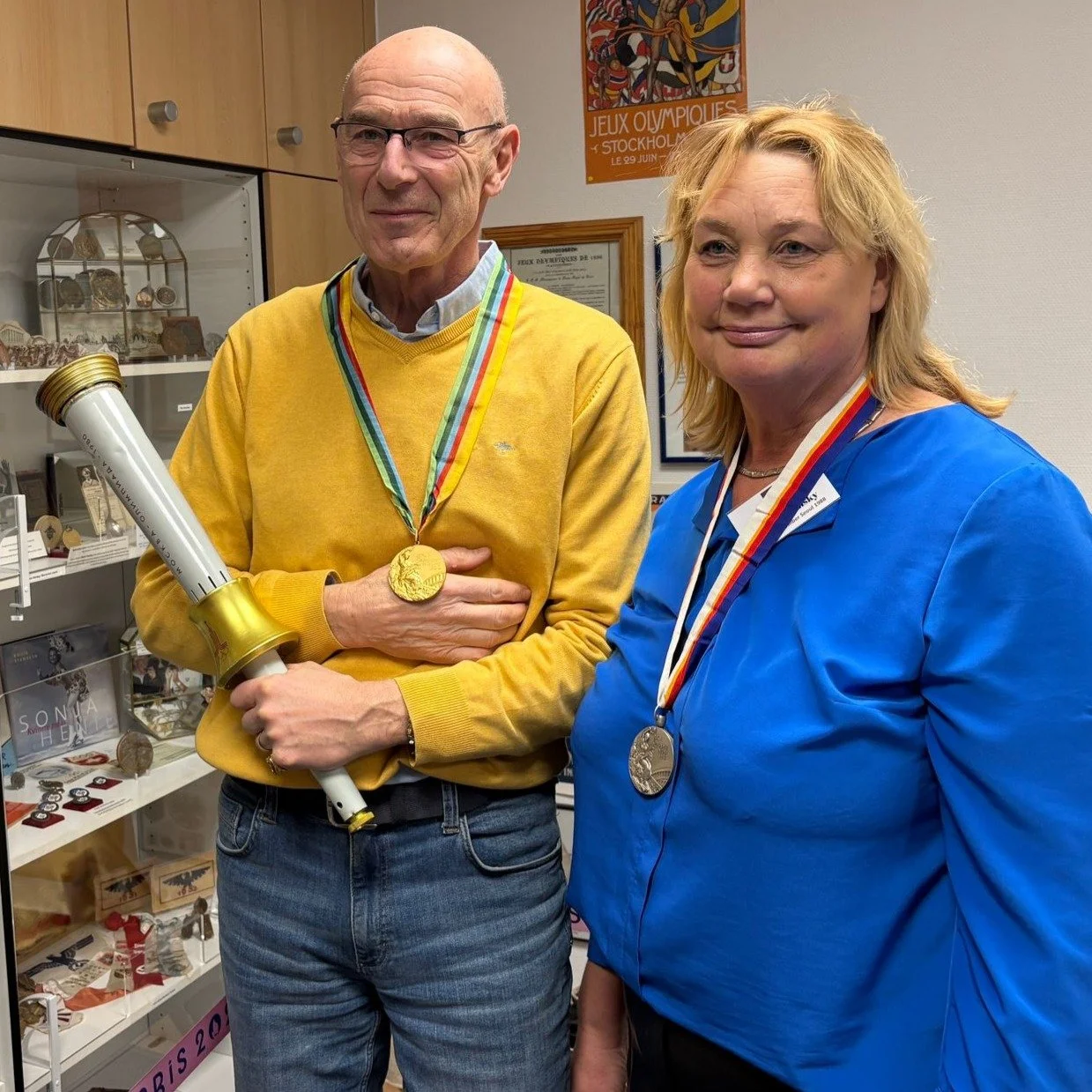 Olympioniken unter sich: Diana Gansky und Gerd Wessig mit ihren Medaillen - und einem ganz besonderen St&uuml;ck aus der Sammlung des SPORTLER-Museums Delmenhorst: eine original Olympia-Fackel von den Sommerspielen 1980 in Moskau.

Weitere Infos unte