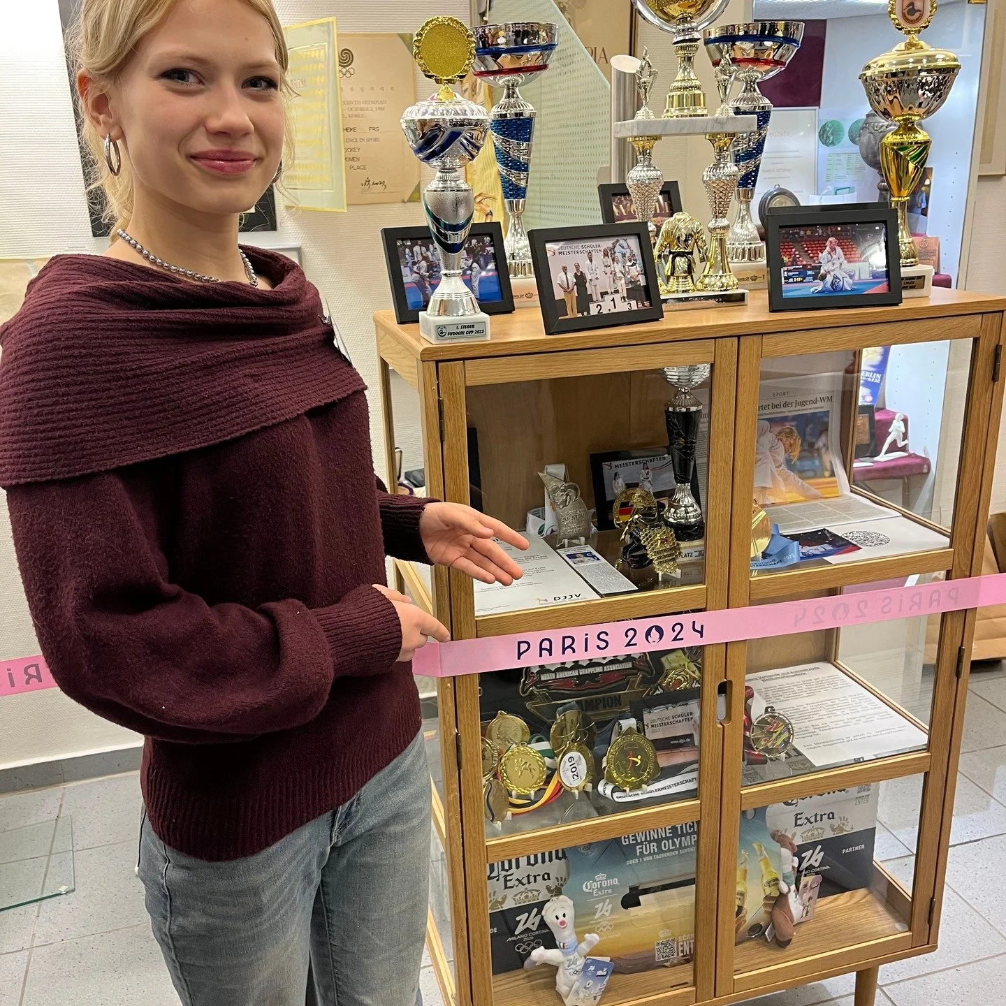 Im #SPORTLER-Museum in #Delmenhorst ist auch die Zukunft zu Hause: Nika-Zo&eacute; #Reinhardt, Jiu-Jitsu-Talent vom @delmenhorster_tv_1856 hat uns ein paar ihrer Medaillen und Troph&auml;en zur Verf&uuml;gung gestellt. Vielen Dank, liebe Nika-Zo&eacu