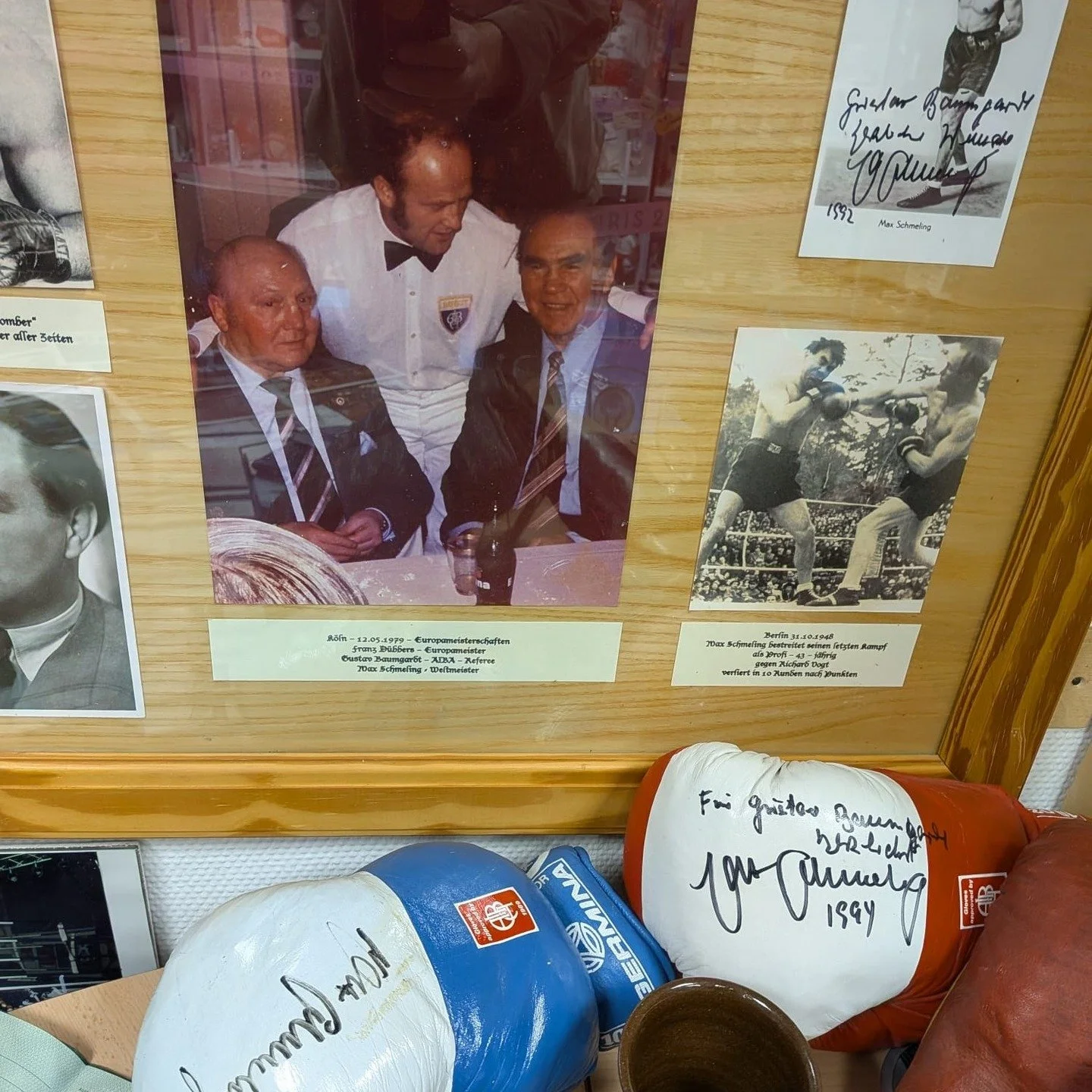 Weiter geht es mit dem Oster-Countdown... 💪💪💪

Jeden Tag zeigen wir Euch ein besonderes St&uuml;ck aus dem SPORTLER-Museum @delmenhorst_de . Heute gibt es etwas Schlagkr&auml;ftiges: ein paar signierte Handschuhe der Box-Legende Max Schmeling, Wel