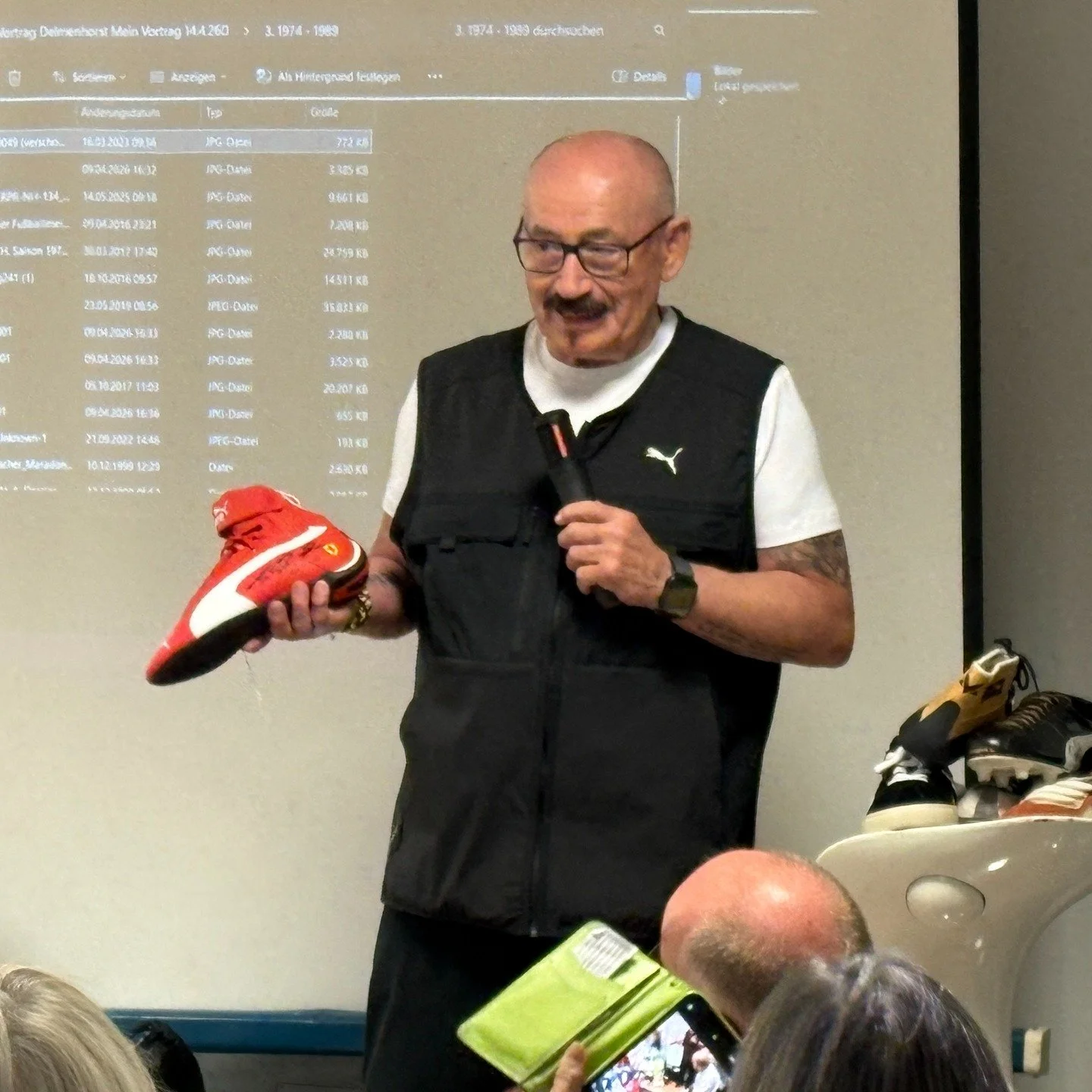Ein Abend zum Schwelgen in Erinnerungen an gro&szlig;e Sport-Momente. ⚽🥇🥍

"Mister @puma " Helmut Fischer hat sich viel Zeit genommen, und unseren G&auml;sten aus seinem Leben mit und f&uuml;r den Sport berichtet, Exponate gezeigt, Fragen