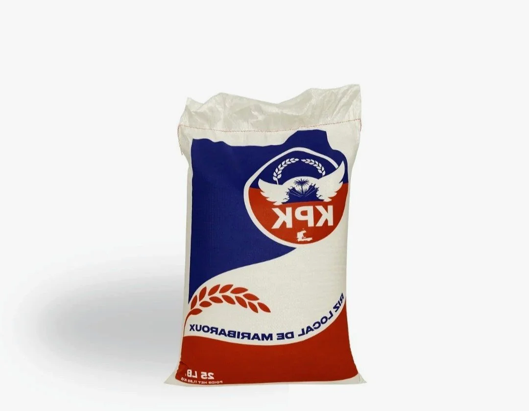 Bag of rice with a blue, white, and red design, featuring the logo of KKP and the text "Arroz Local de Maribor".