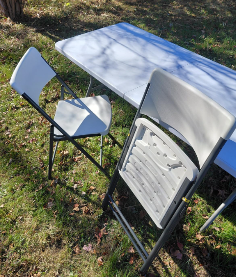 Folding Chairs 3.png
