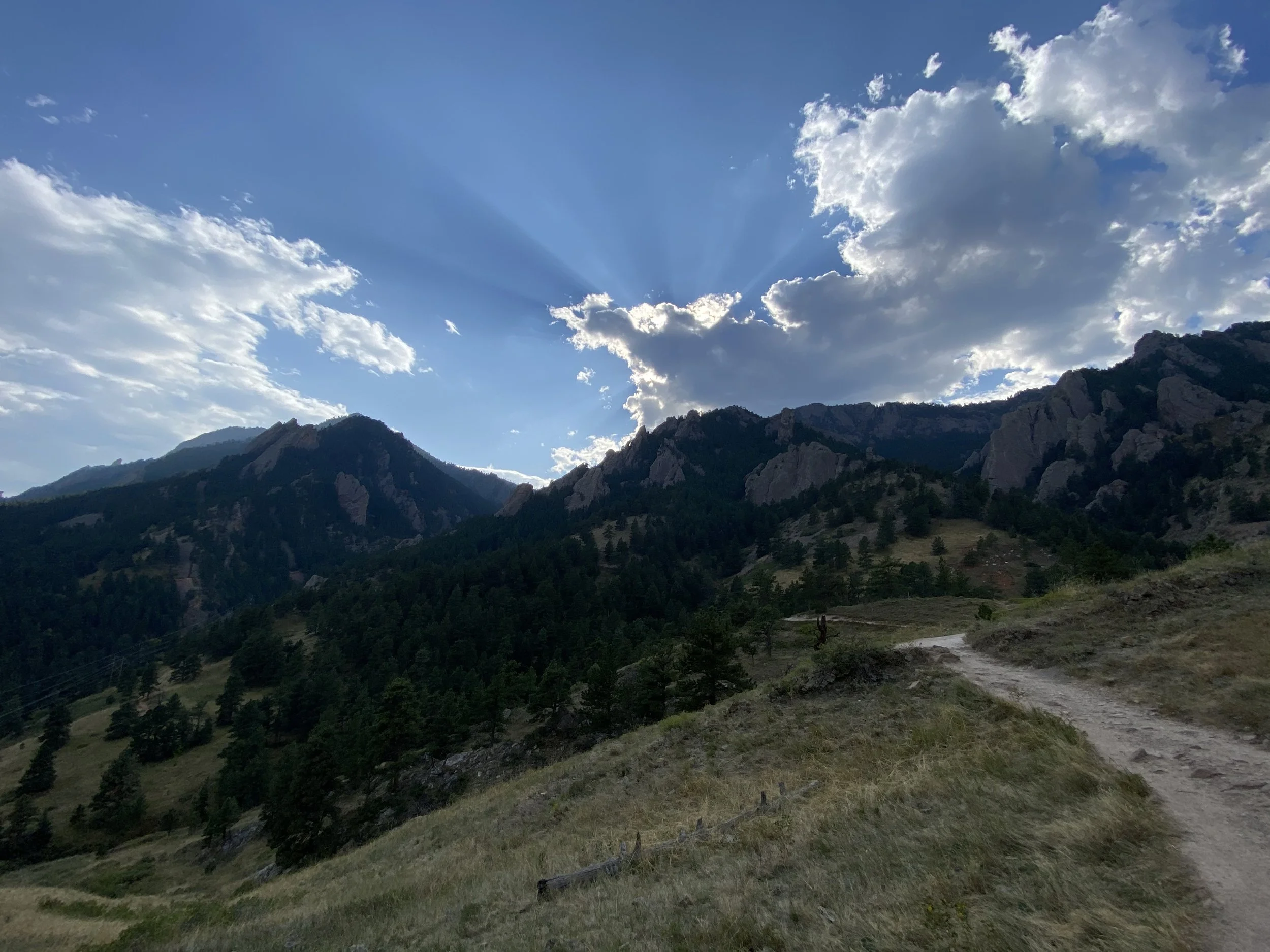 A view of the Flatiron Mountains in Boulder, CO, symbolizes the collaborative journey from founder-led sales to scalable motion.