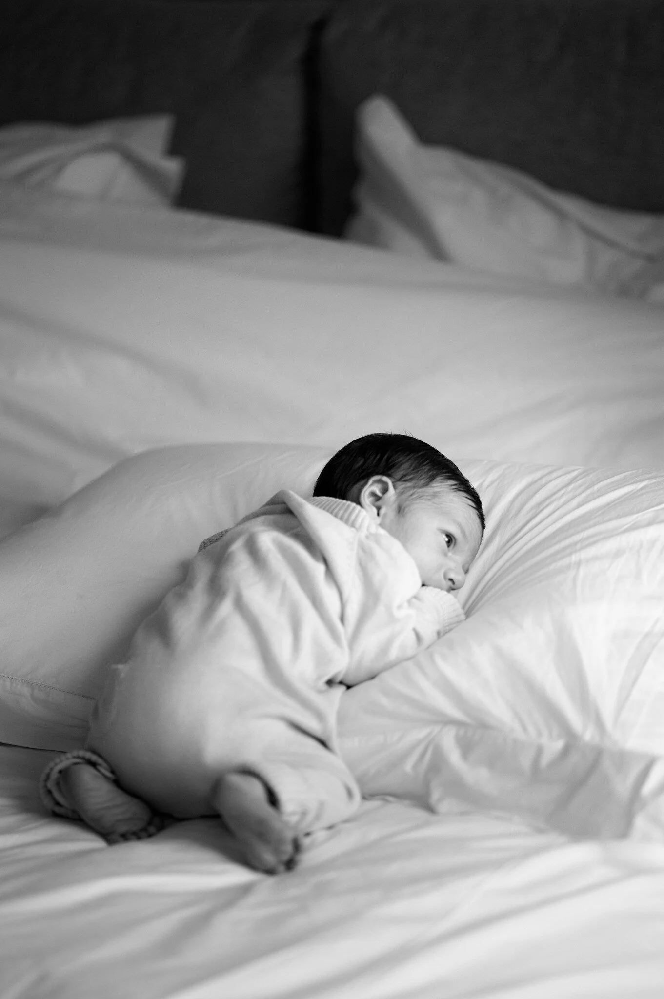 best Newborn baby photographer black and white