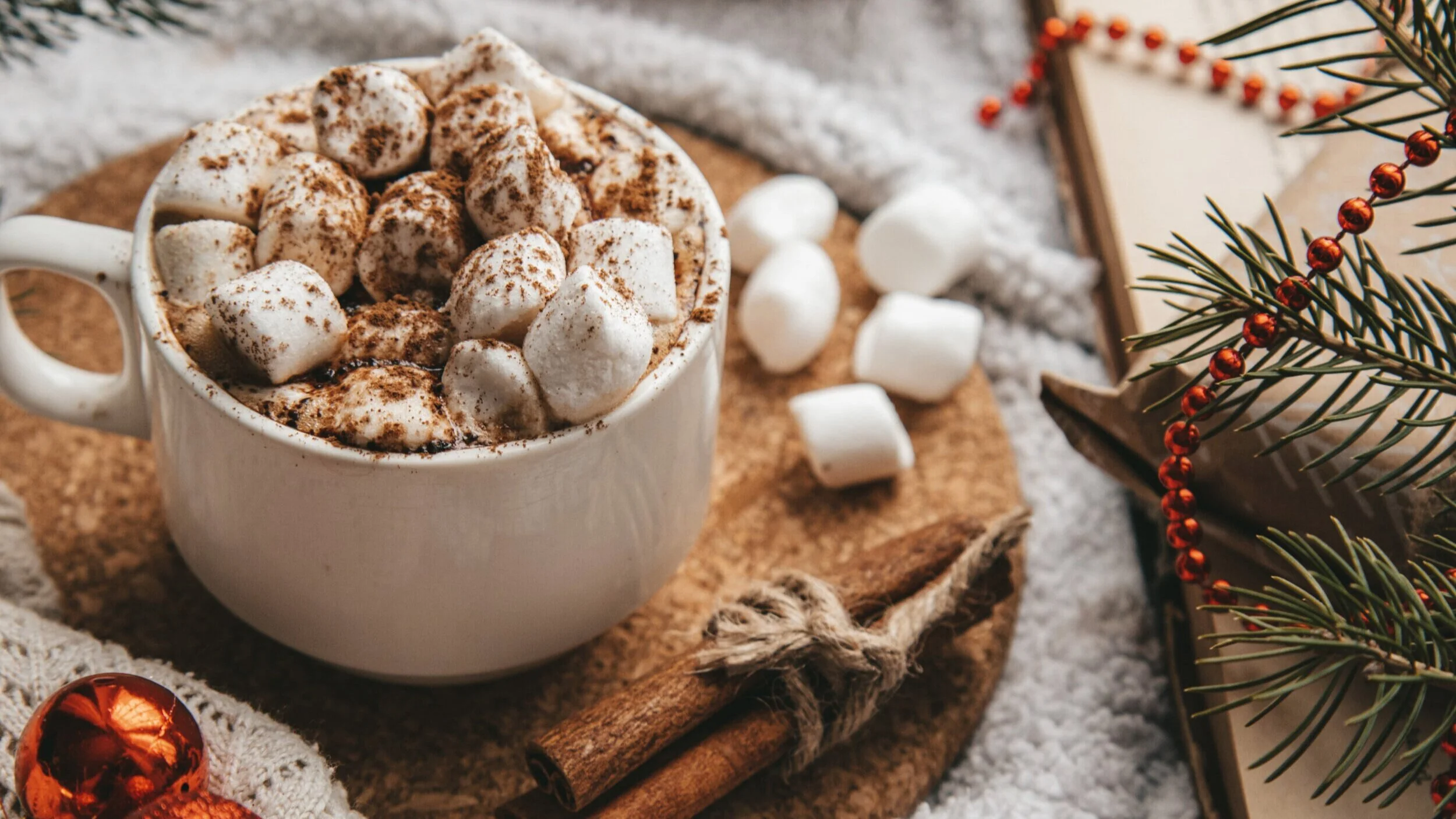 24 Journaling Prompts for End-of-Year Reflection