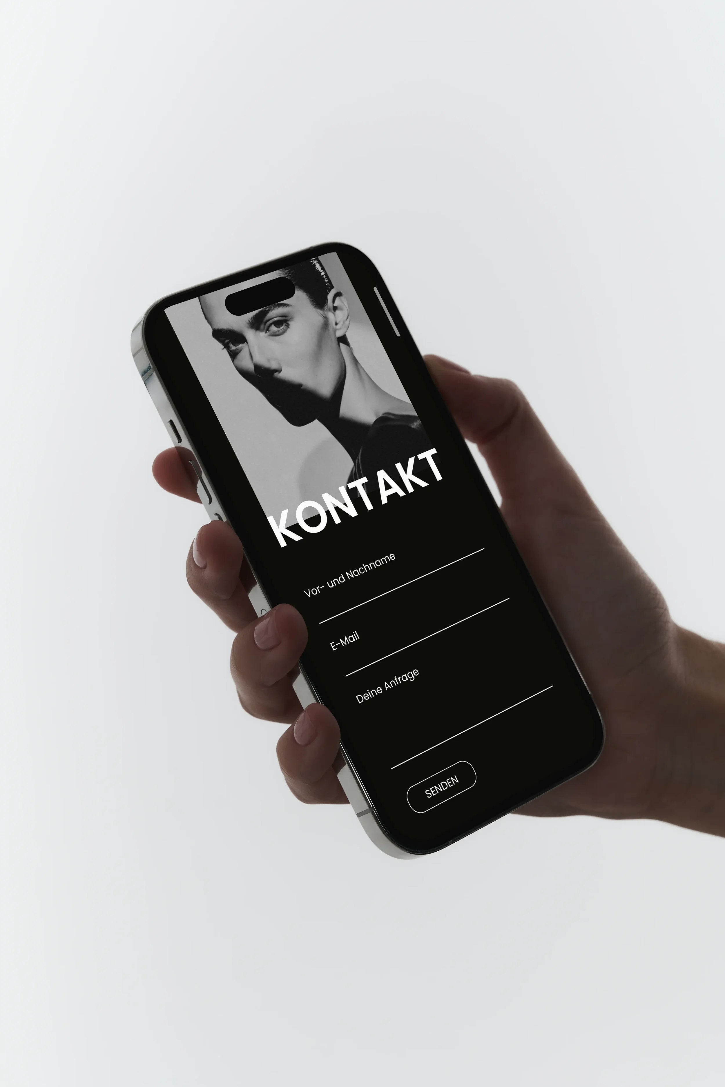 Das Webdesign für Selbstständige und Dienstleister:innen verbindet Benutzerfreundlichkeit, visuelle Klarheit und eine stimmige Markenwirkung zu einer professionellen Website mit Wiedererkennungswert.