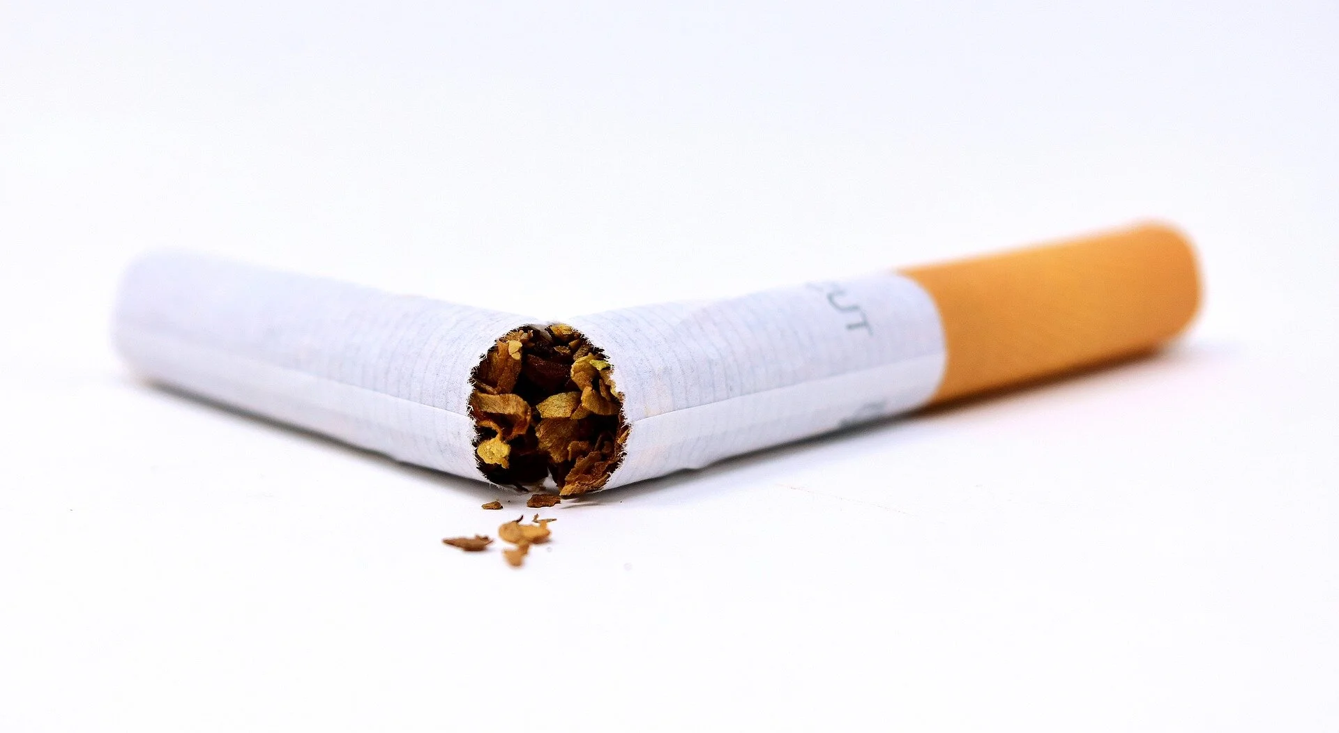 cigarette-3112660_1920.jpg