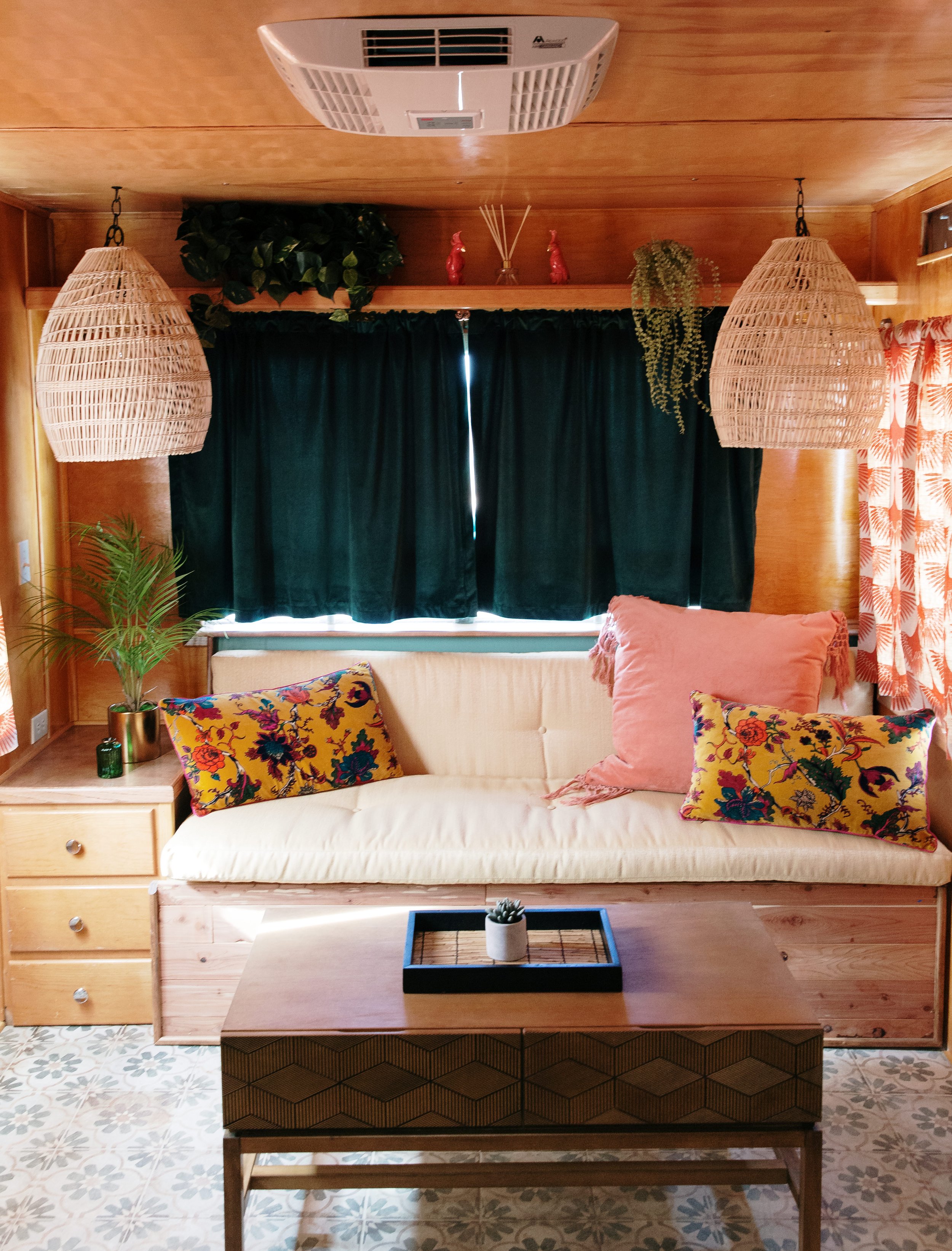 1958 Twilight (Frida)
2-4 Guests, $190/Night 