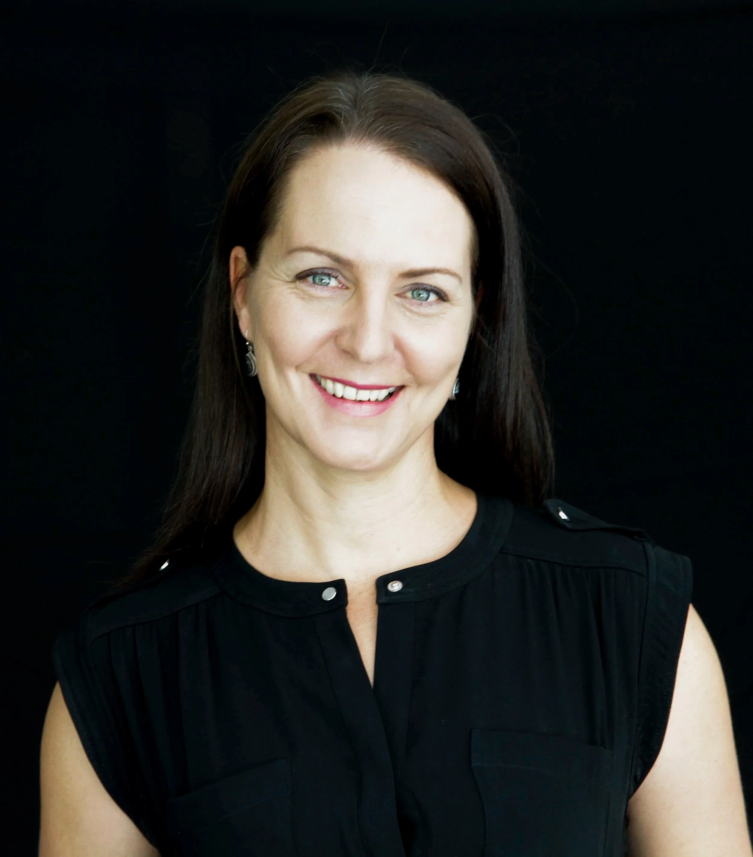ESLI KIETZMANN - OWNER OF EARTHLINKS DESIGN STUDIO LANDSCAPE DESIGN SPECIALIST