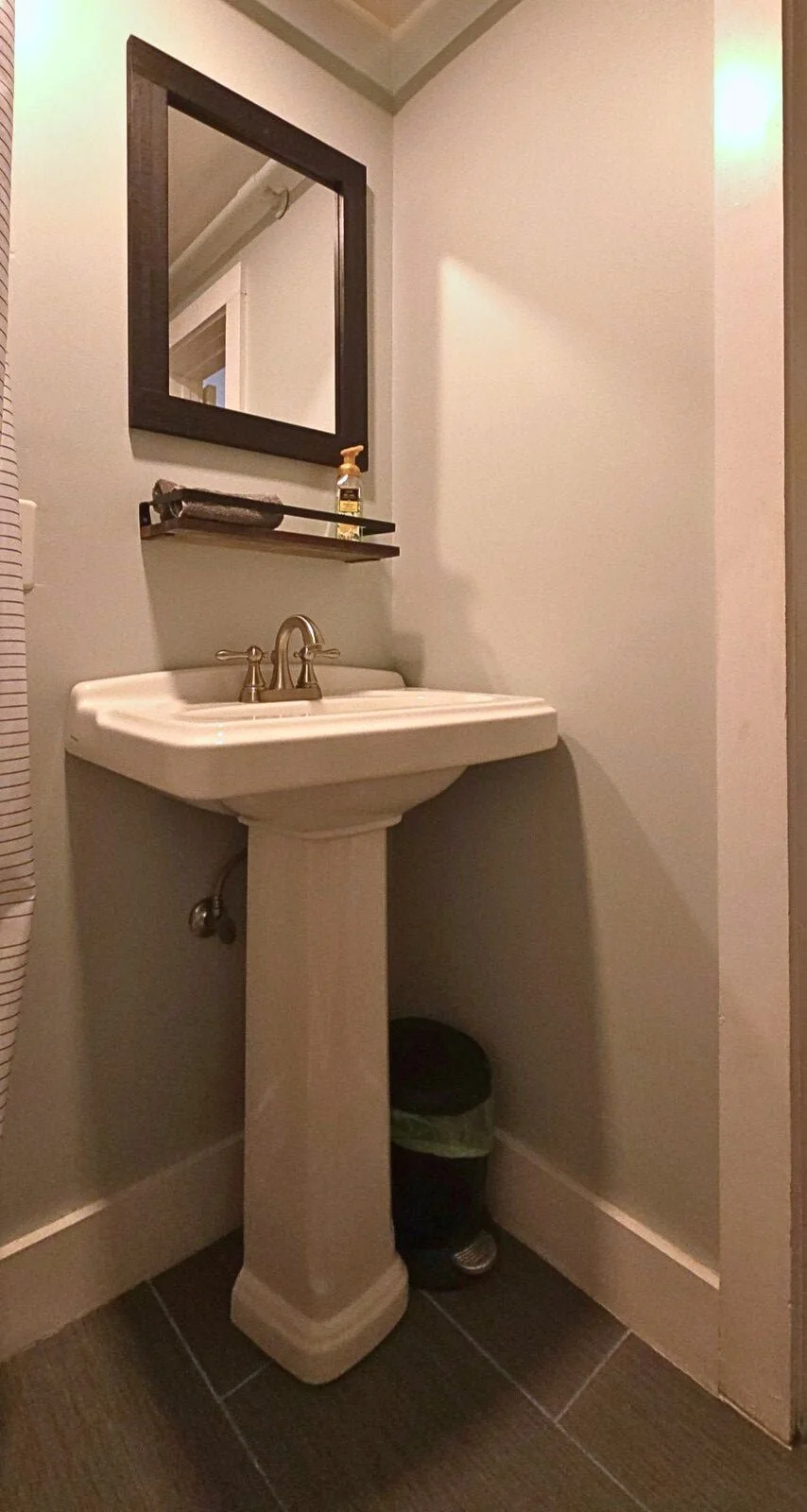 THE CHASE BATHROOM 2.jpg