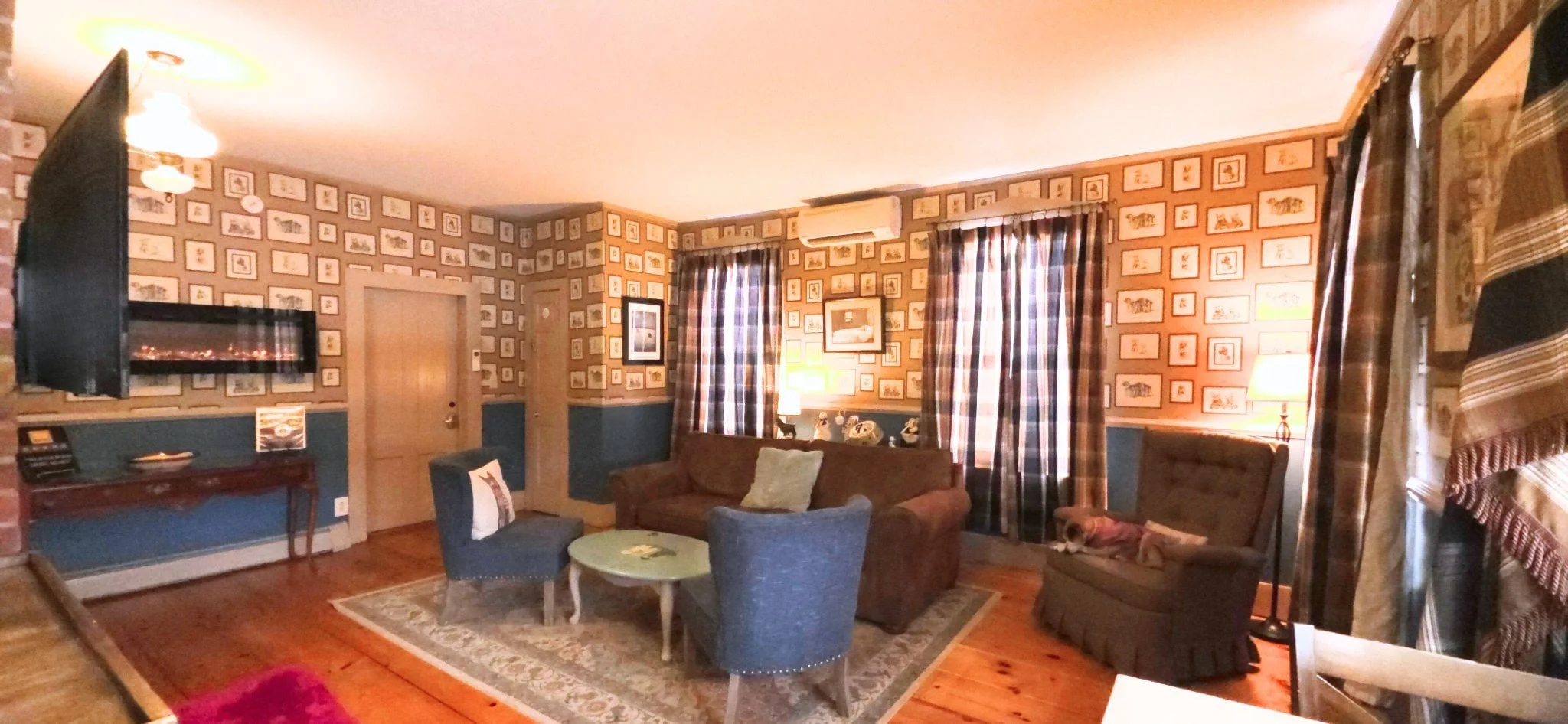 THE CHASE LIVING ROOM.jpg