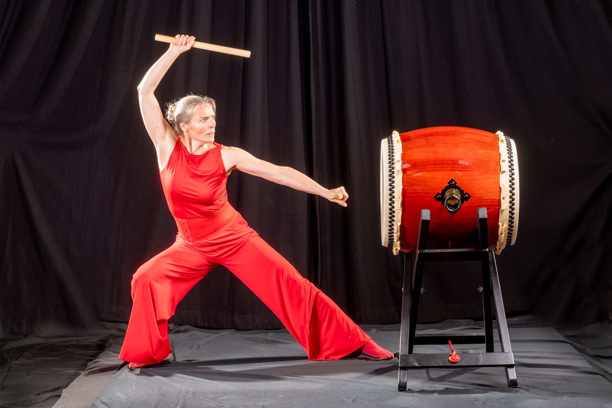 Last November Kersti Stabi came to Le Heaume with her Taiko drum and we explored the folk tale of Taterhood. It has now turned into the performance "The Hairy Girl" which already has performed in Great Britain and Sweden.