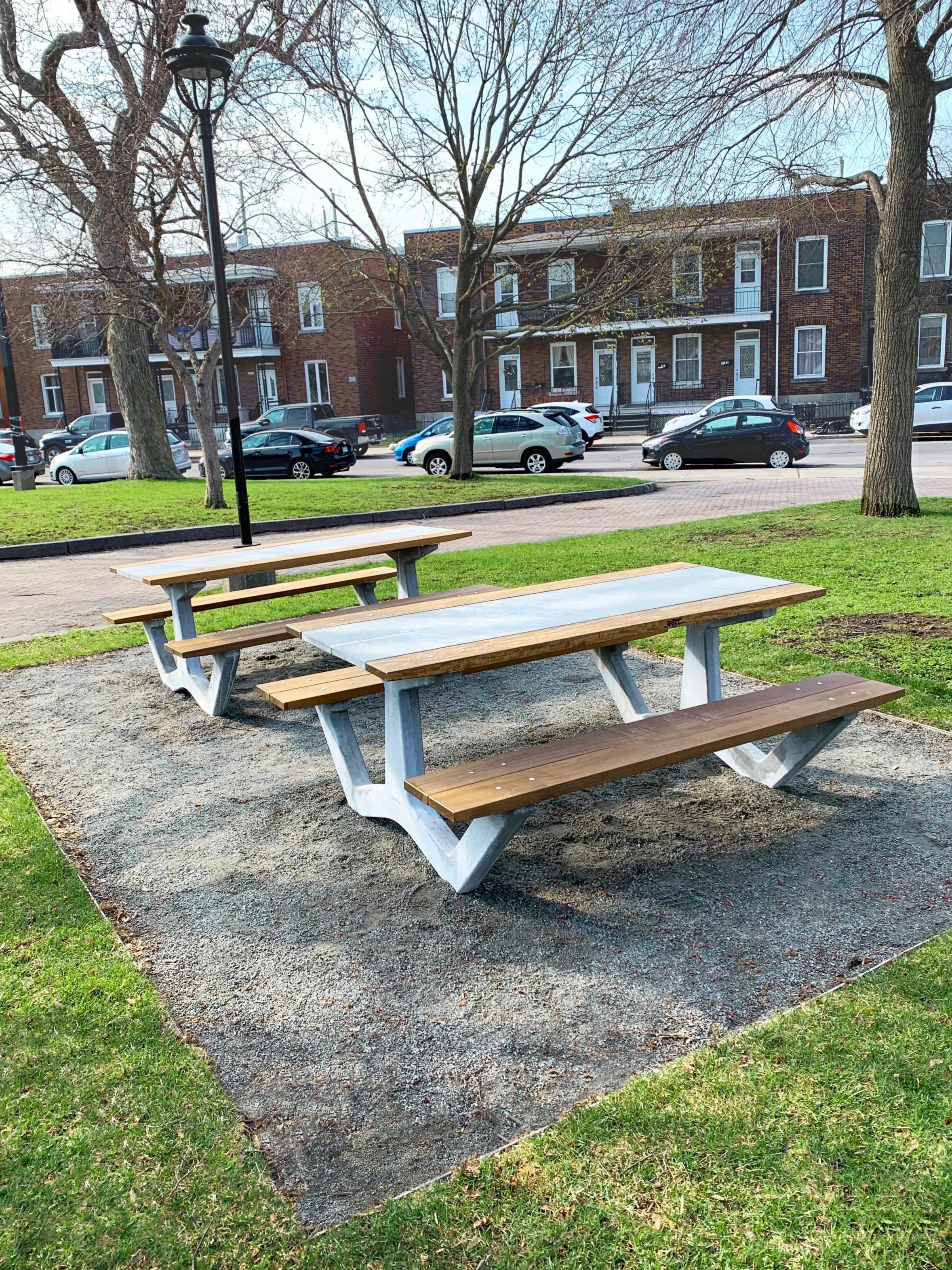 Table de pique-nique béton et Ipé, modèle Tablée handicapée disponible