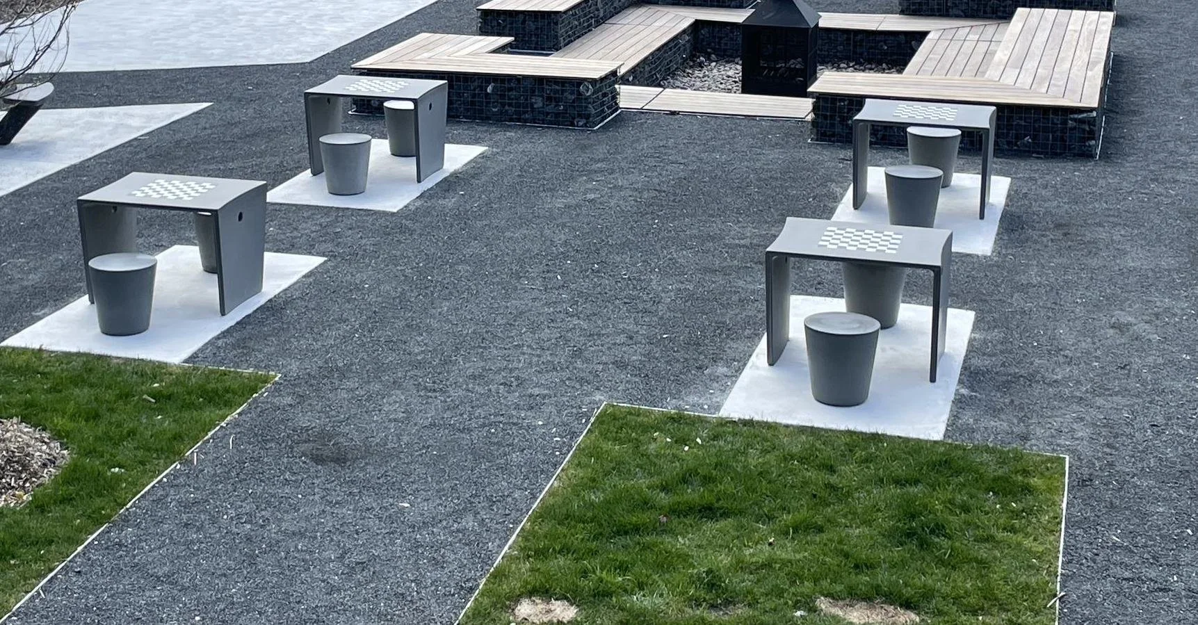 aménagement classe extérieur jeu d'échecs