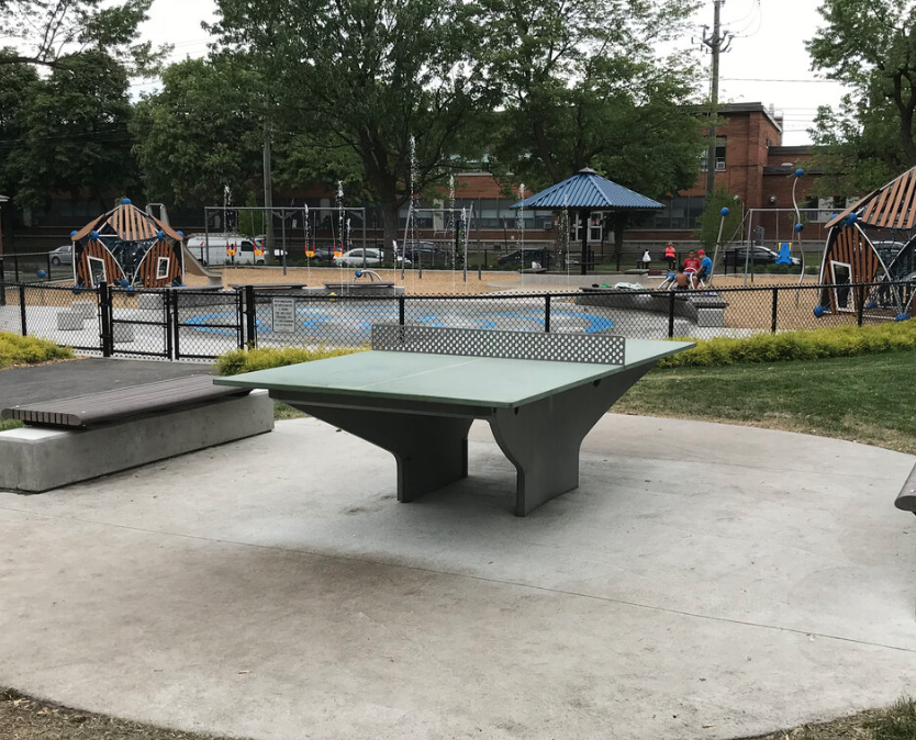 fabriqué à Montréal Québec Canada, ping-pong (201X) Parc de l'Ukraine, Montreal, Qc.