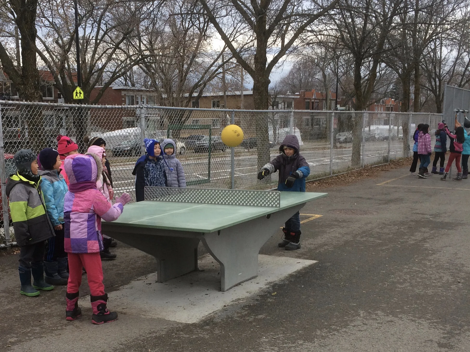 fabriqué à Montréal Québec Canada ping-pong (201X) école , Montréal, Qc.