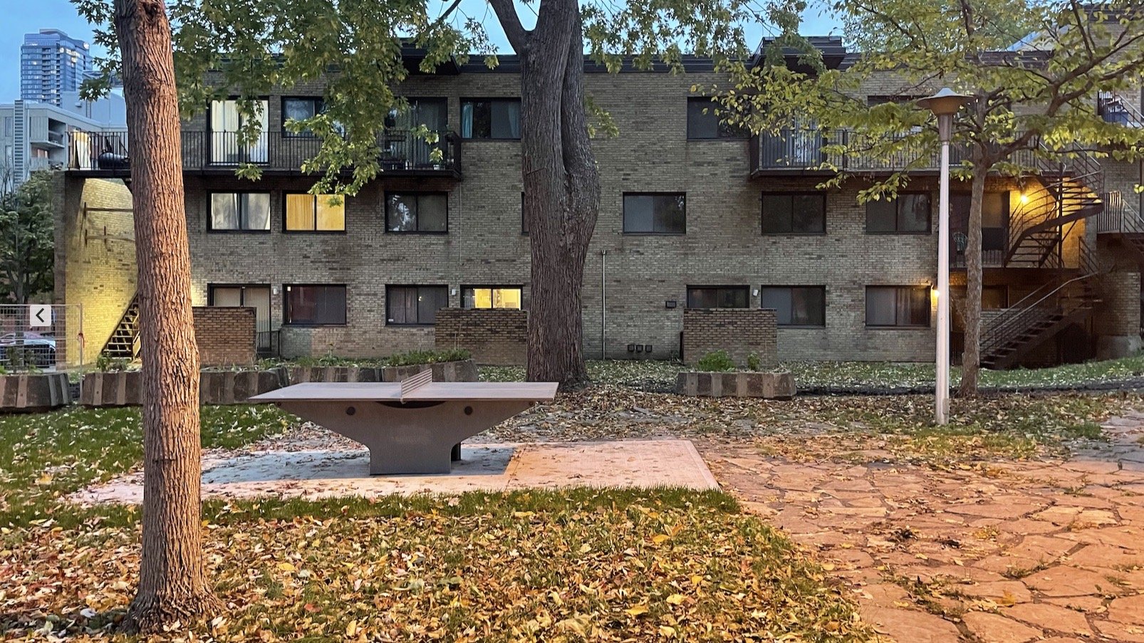 fabriqué à Montréal Québec Canada, ping-pong 201X Parc Herb-trawick, Montréal (Sud-Ouest)