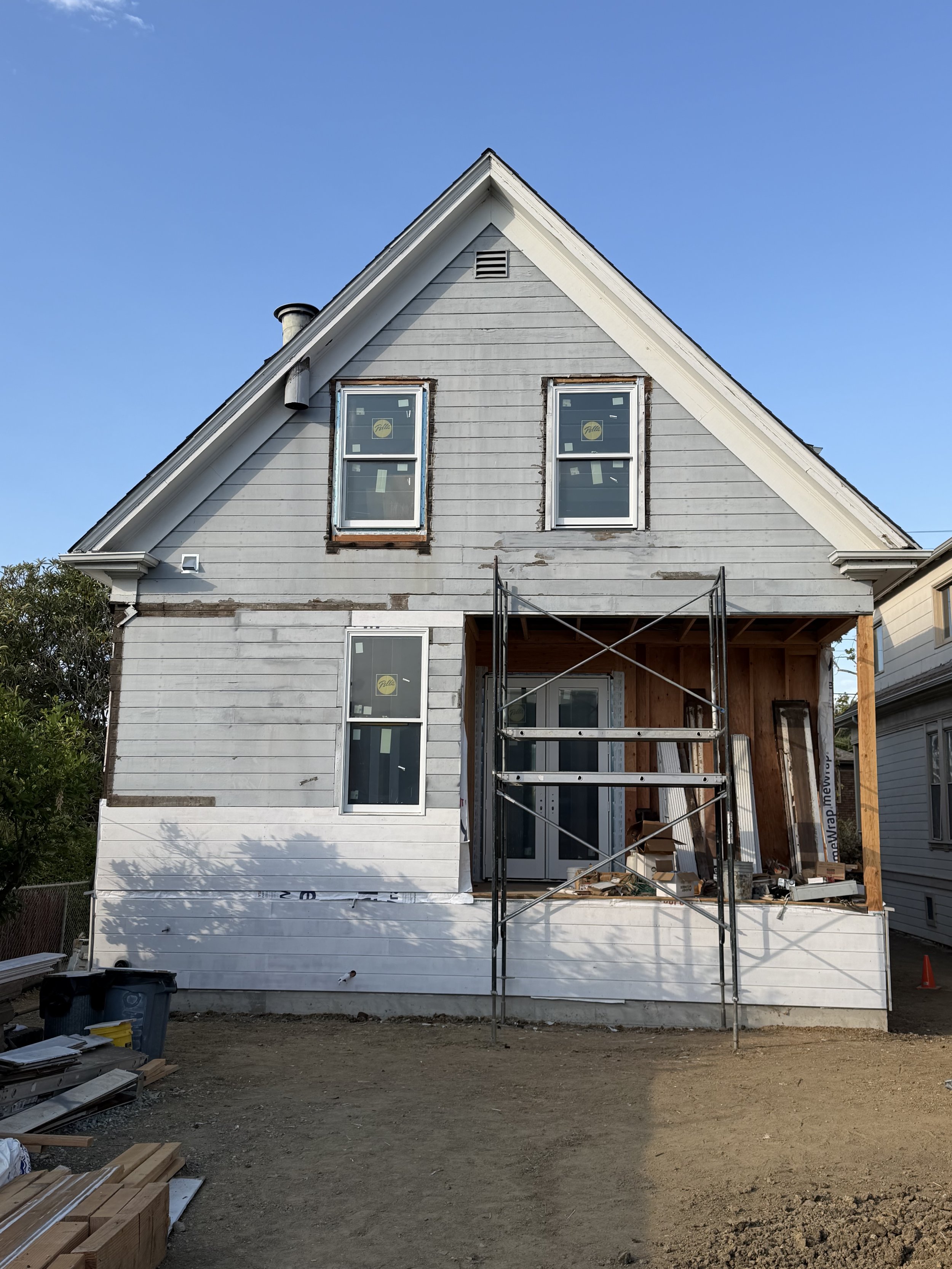 windows siding installation back.jpeg