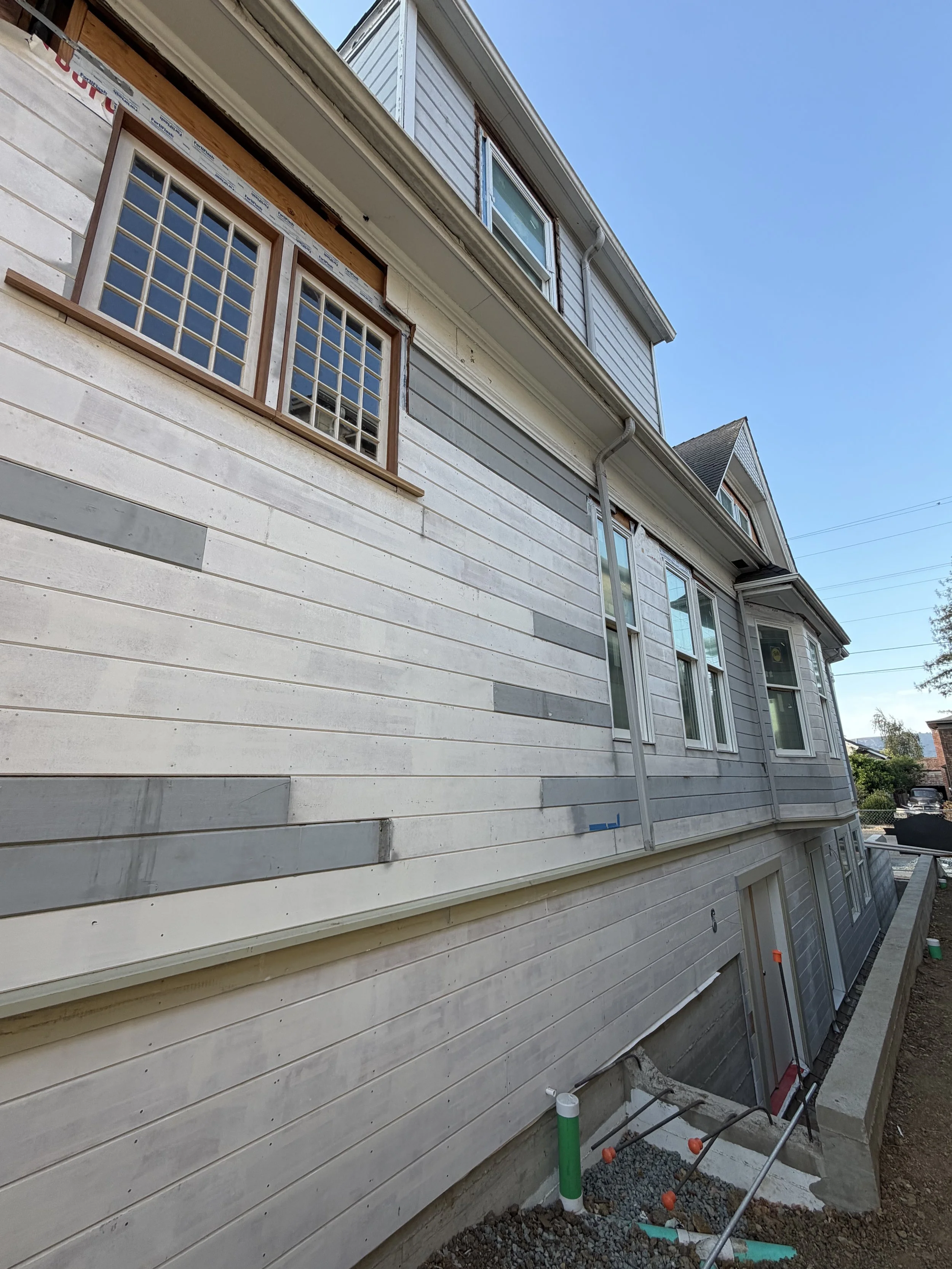 siding dining side.jpeg