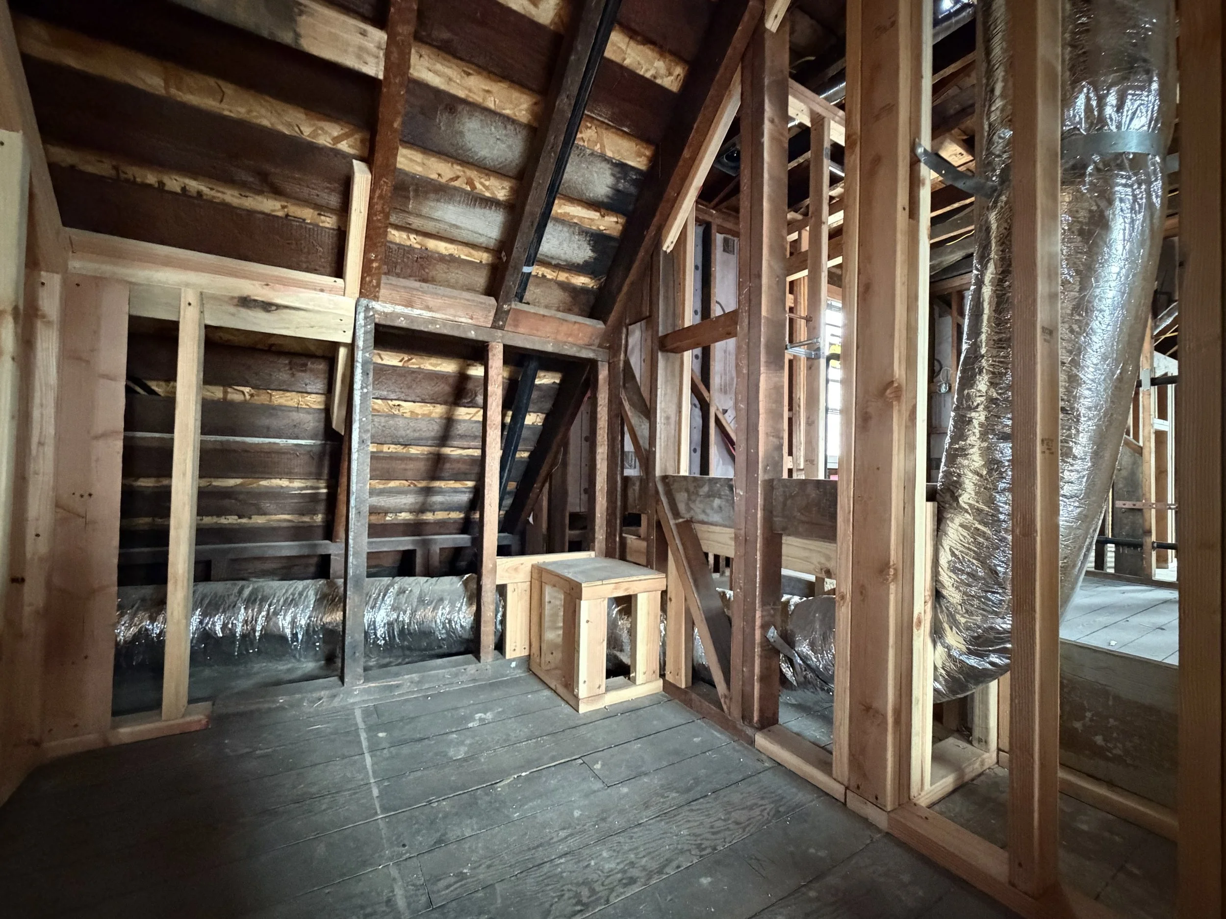 HVAC duct in walkin.jpeg