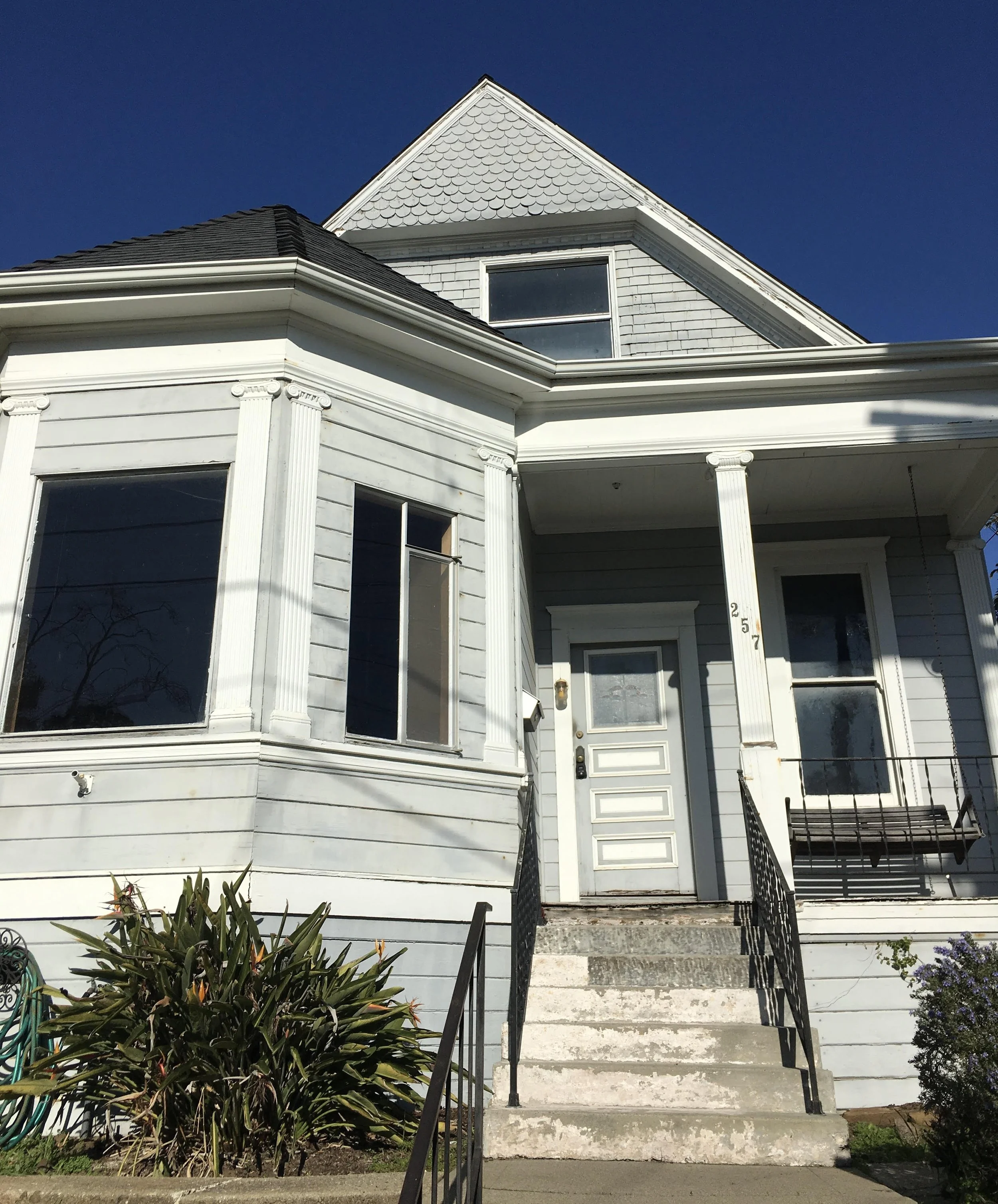 1890 Folk Victorian home in Benicia before restoration and renovation.