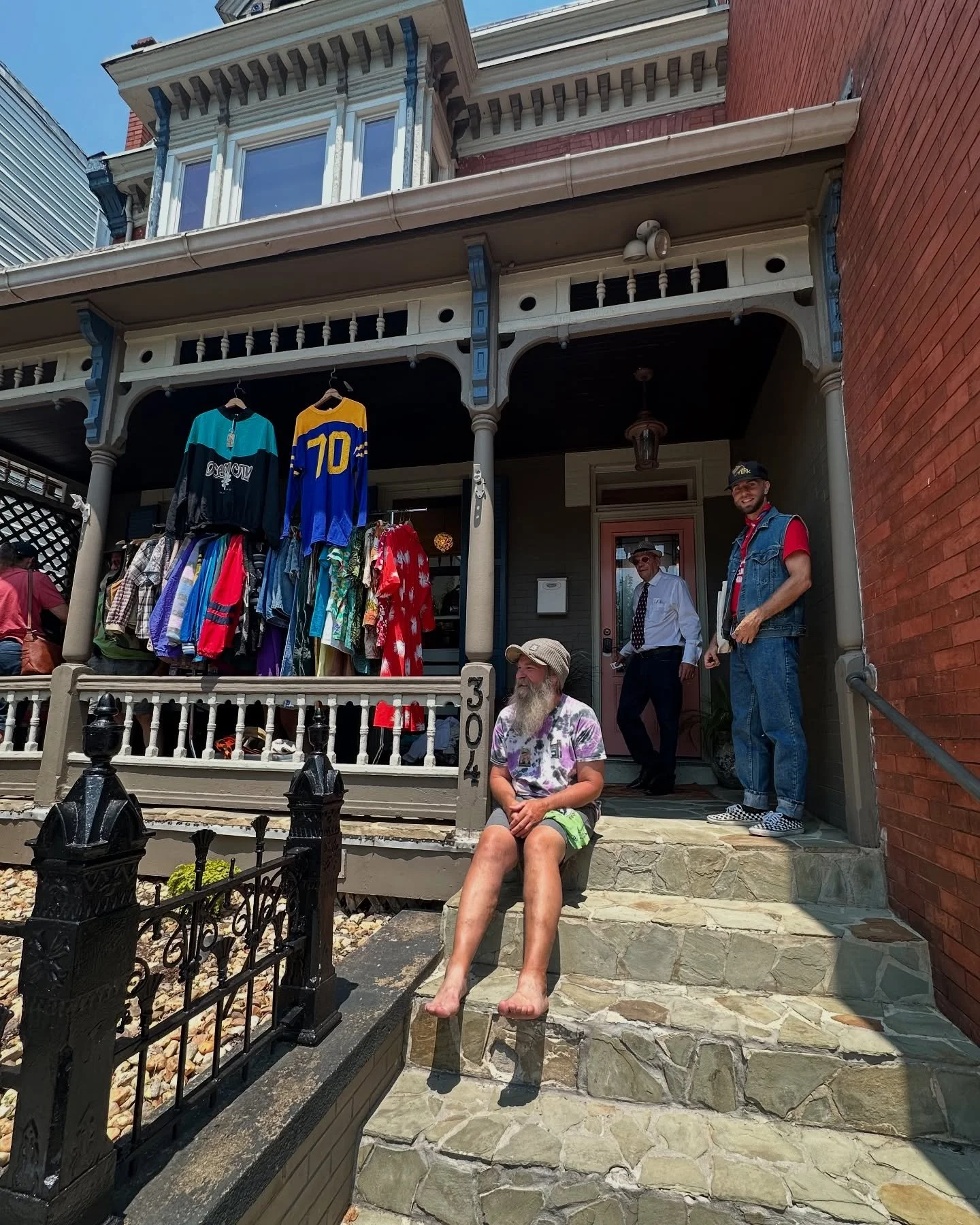 Rezbar &amp; Dee Vintage